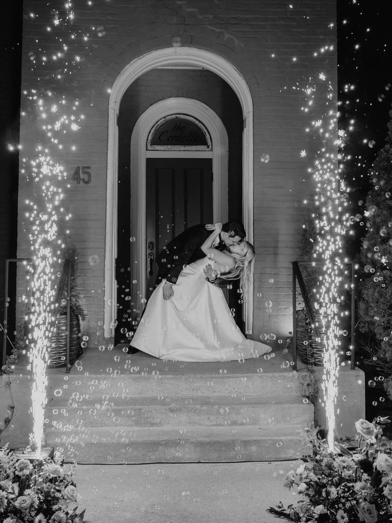 Sparkler send off!!! ✨
⠀⠀⠀⠀⠀⠀⠀⠀⠀
Planner: @simplygoldennashville 
Florist: @flowerbarnnashville 
HMU: @one10beauty 
Photobooth: @letsboothit 
Getaway Car: @nashvilleclassicfirebird 
Caricature Artist: @drawnbymattcaricatures 
Rentals: @curatedeventsn