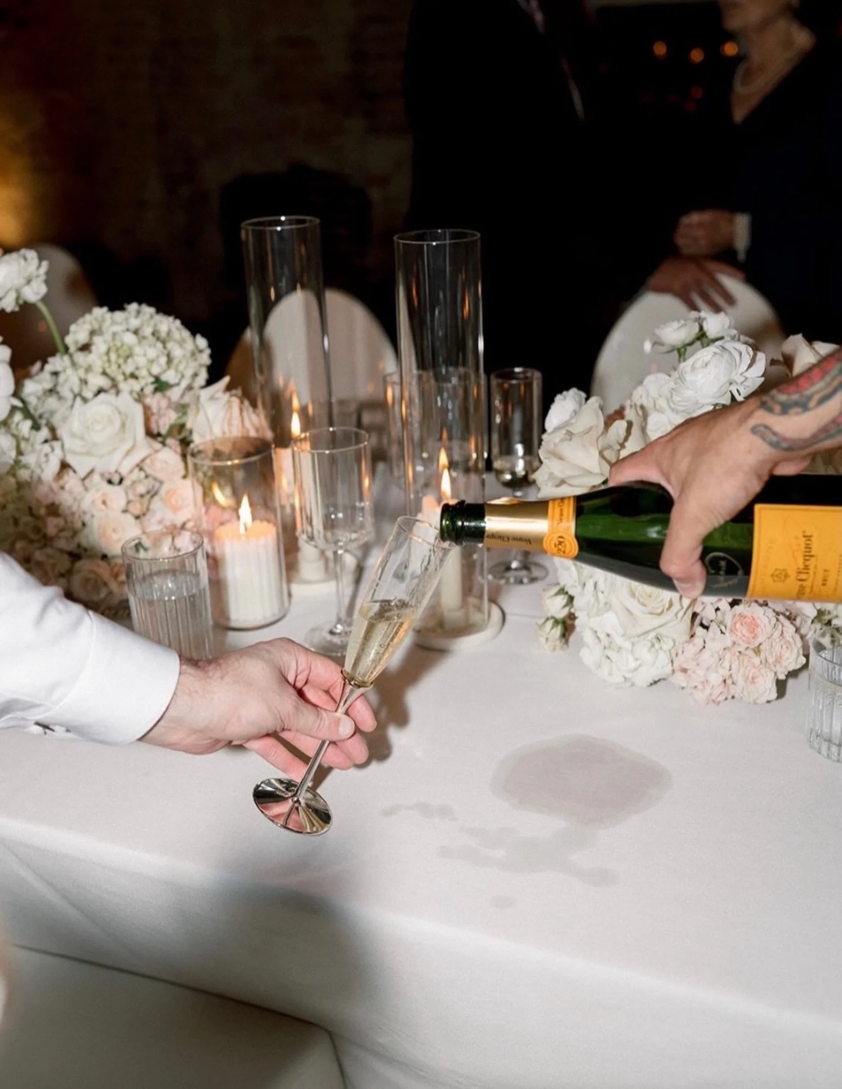 Veuve cheers 🥂
⠀⠀⠀⠀⠀⠀⠀⠀⠀
Venue: @thecordelle 
Photo: @madiflo 
Video: @nickbrier_ 
Rentals: @pleasebeseated_rentals @bbjlatavola 
Florals: @the_florista_ 
Drape: @questevents_nashville 
Catering: @whitecranehospitality 
Live Artist: @blackswancreati
