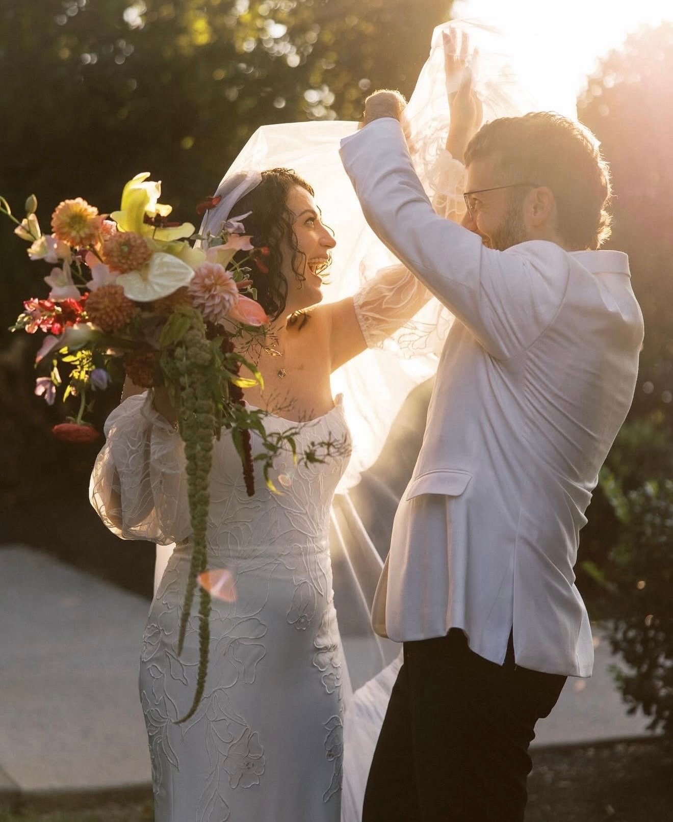 Christie + Devin 🪩 🧡 
⠀⠀⠀⠀⠀⠀⠀⠀⠀
Photography - @fionabattersbyphoto 
Planning - @honeyandhive.events 
Floral Design - @ll.floral 
Venue - @thecordelle