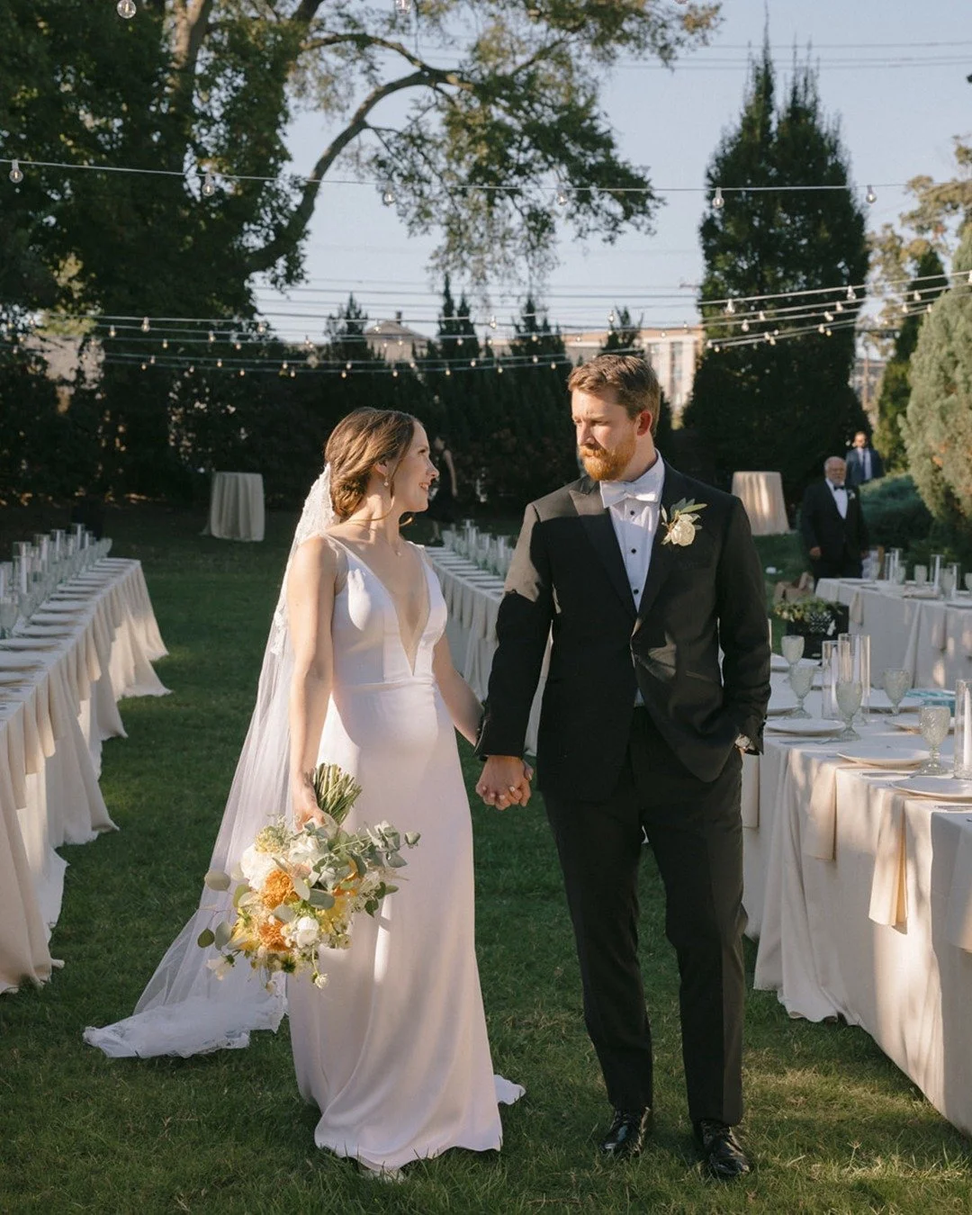 A toast to Allie + Harry! 🥂

#wedvibes #southernwedding #outdoorweddingvenue #luxwedding #nashvilleweddingvenue