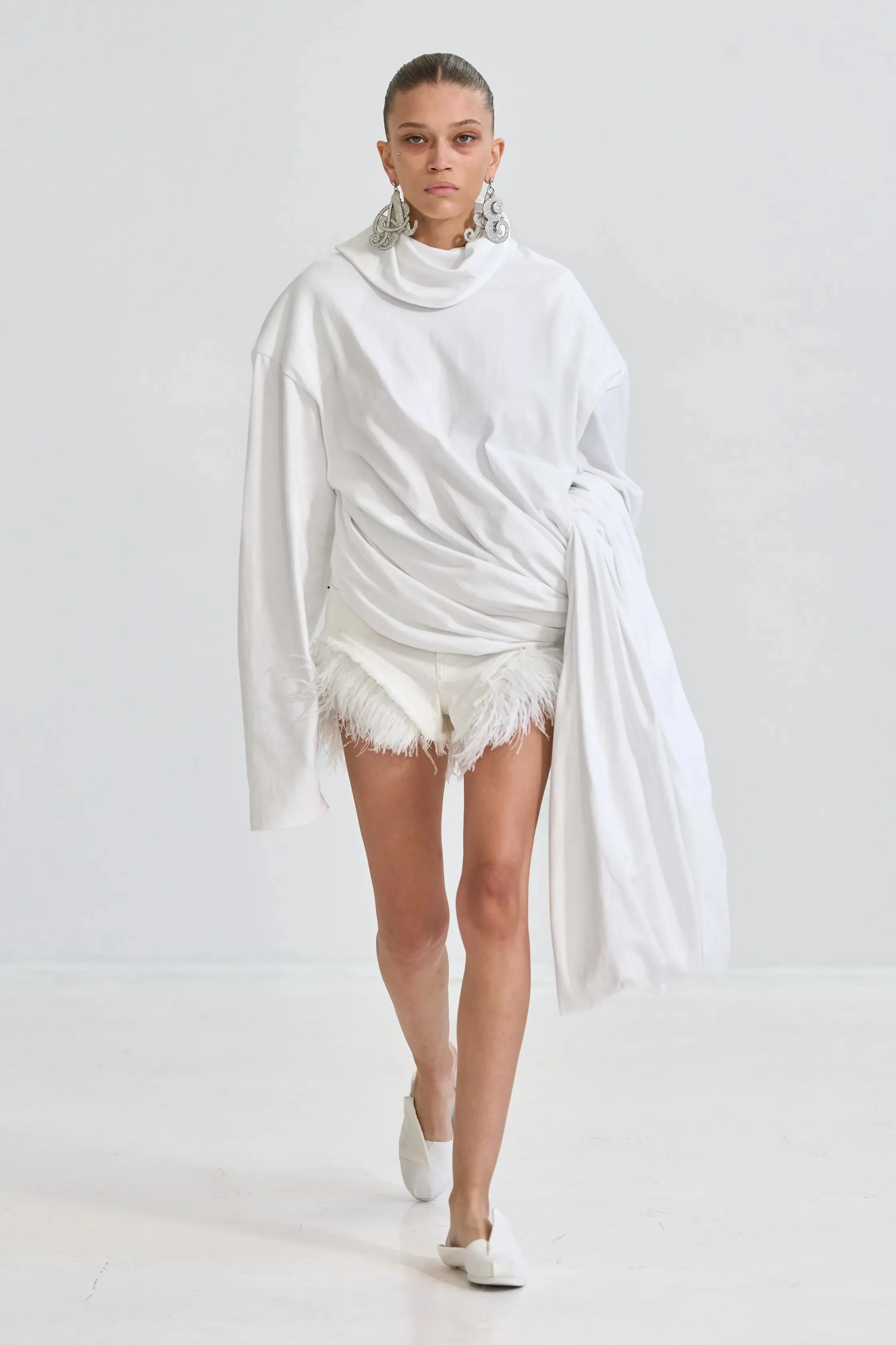 00009-area-spring-2027-ready-to-wear-credit-gorunway.jpeg