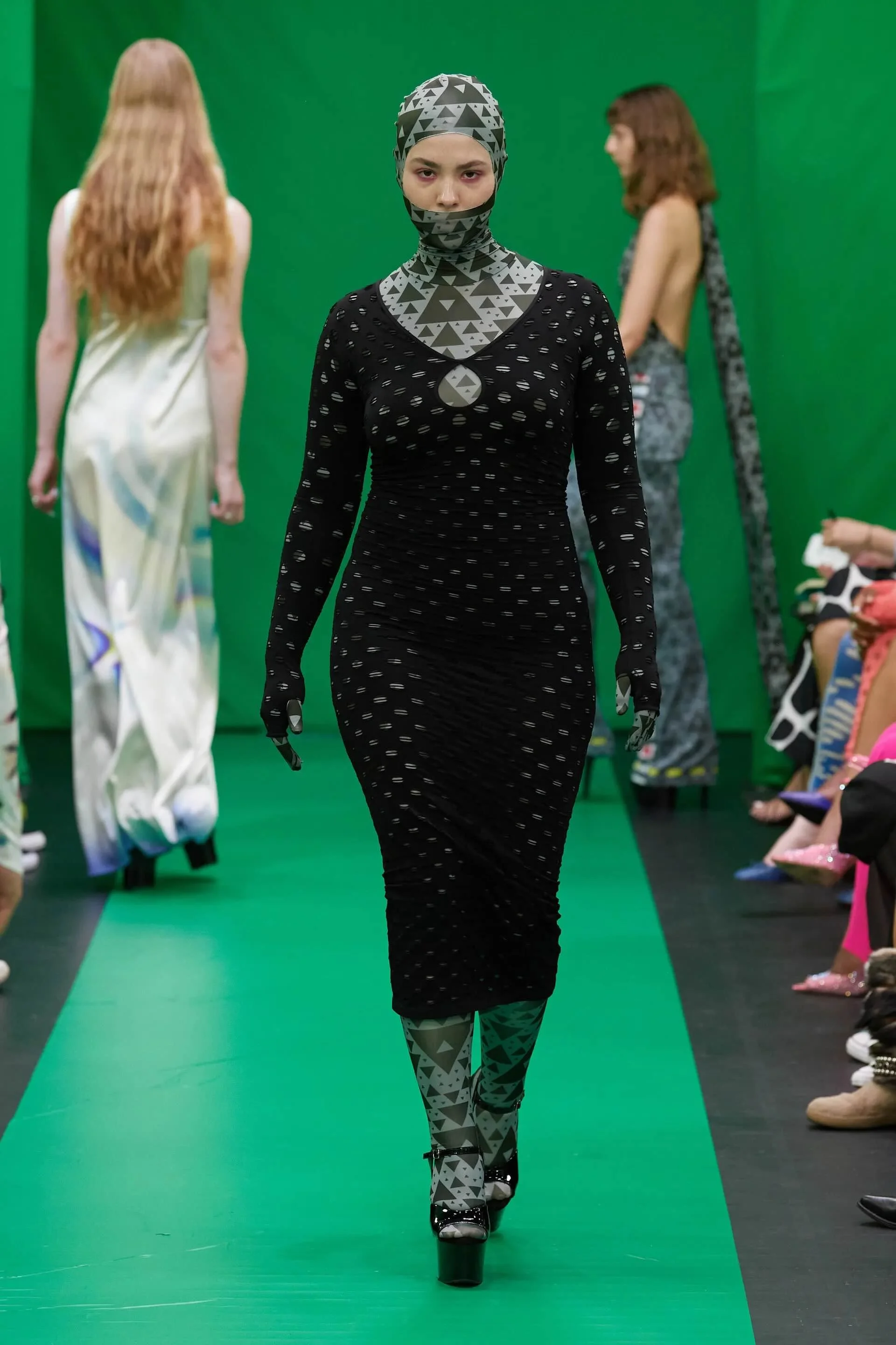 00021-maisie-wilen-spring-2023-ready-to-wear-credit-gorunway.jpeg