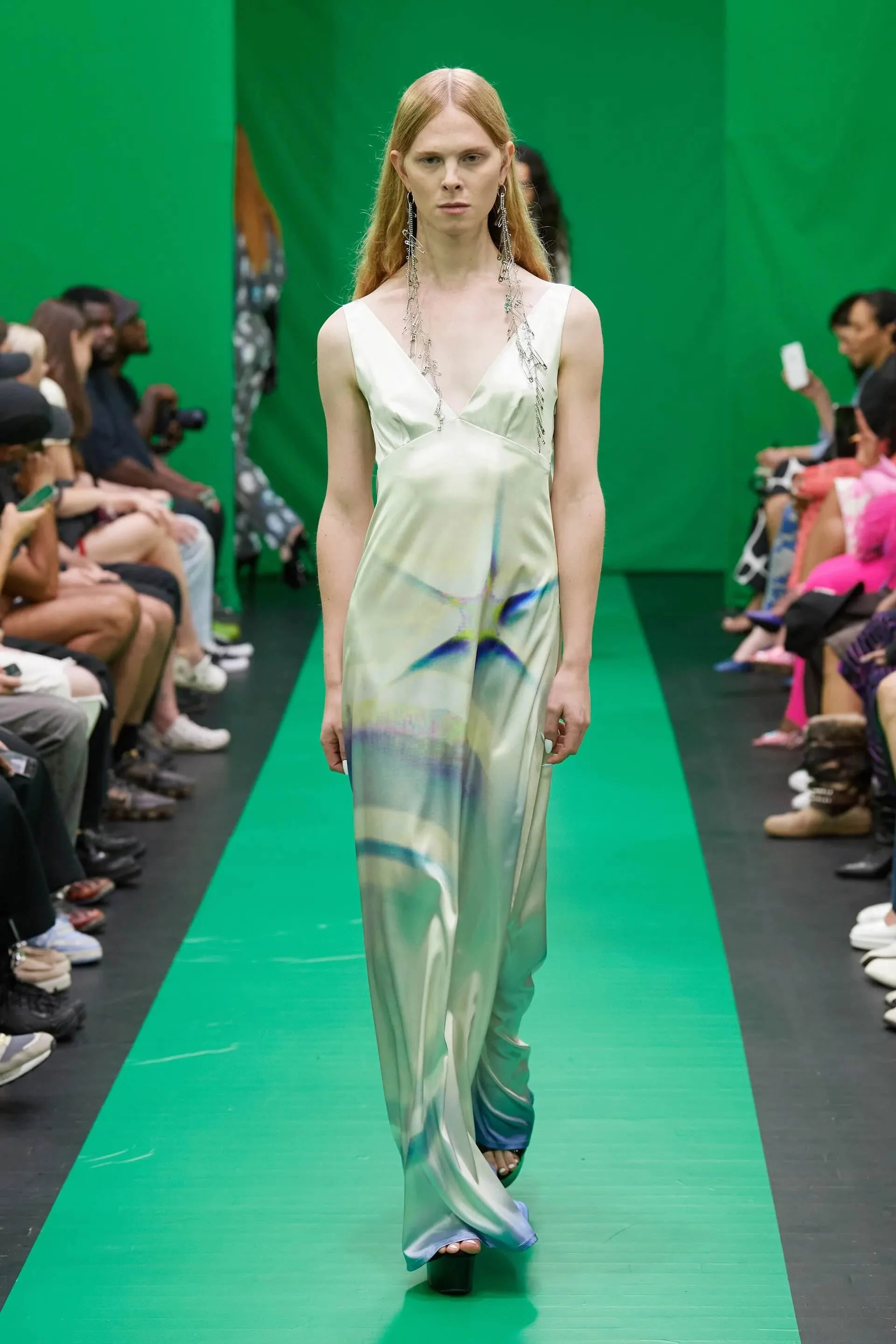 00014-maisie-wilen-spring-2023-ready-to-wear-credit-gorunway.jpeg