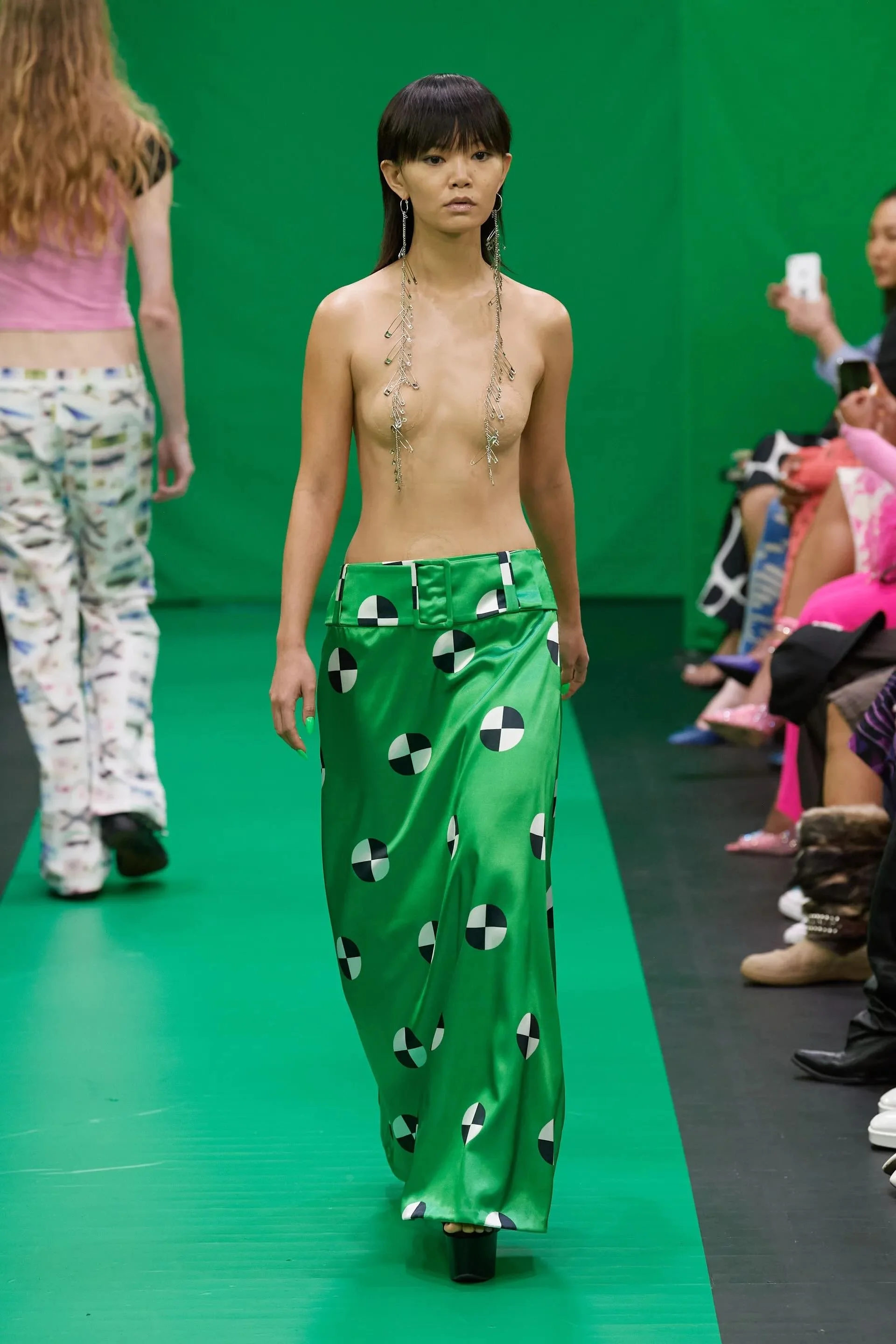 00022-maisie-wilen-spring-2023-ready-to-wear-credit-gorunway.jpeg