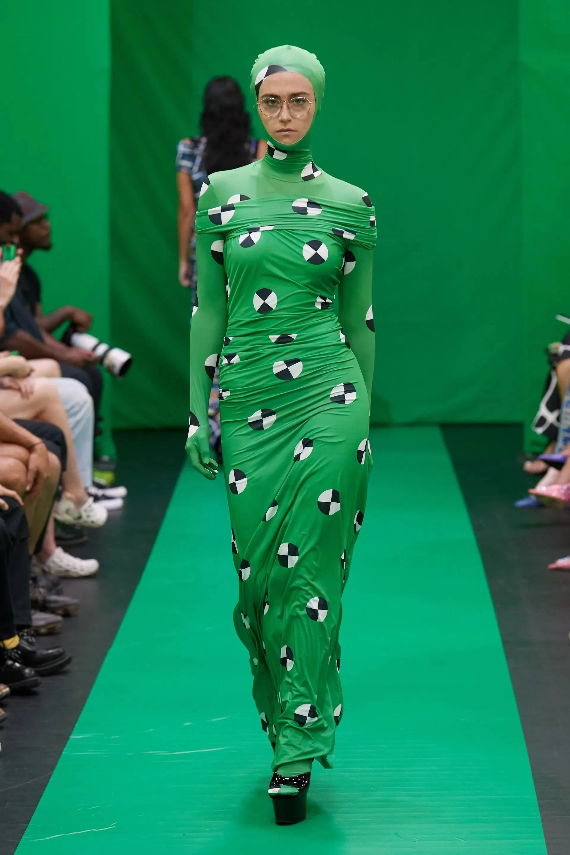 00025-maisie-wilen-spring-2023-ready-to-wear-credit-gorunway.jpeg
