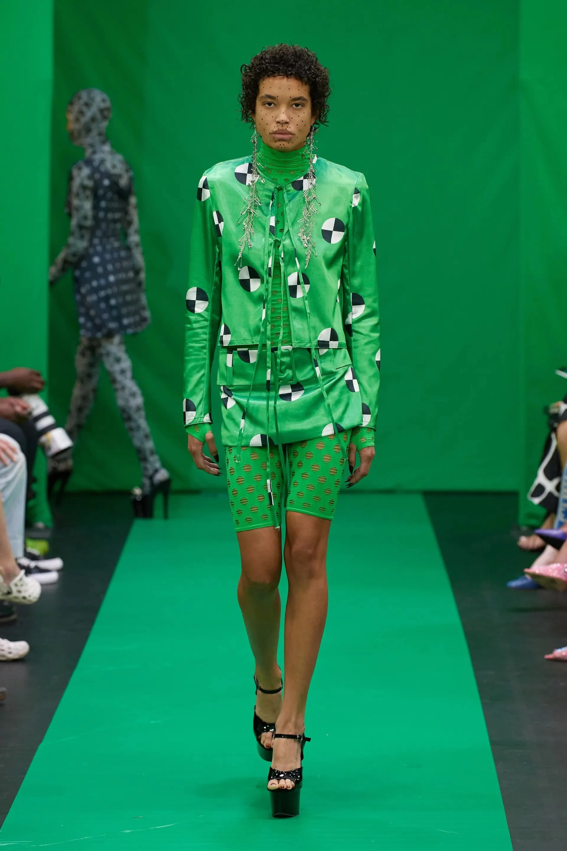 00024-maisie-wilen-spring-2023-ready-to-wear-credit-gorunway.jpeg
