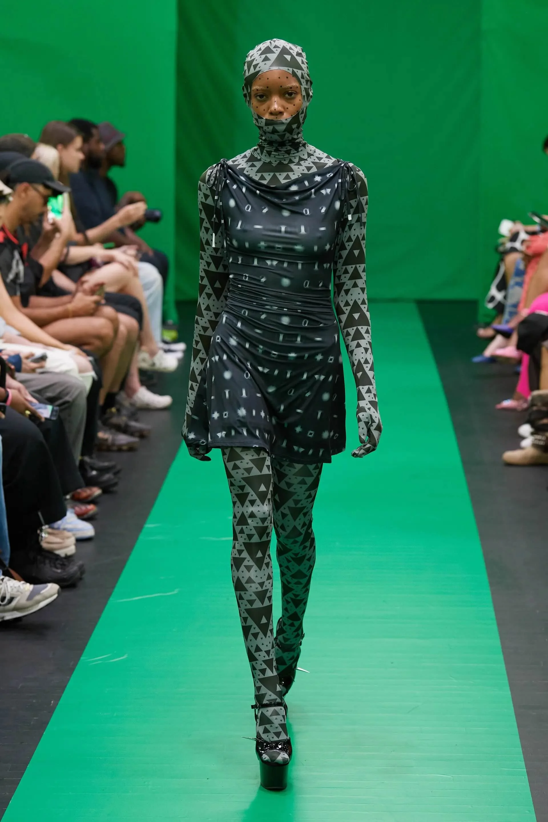 00019-maisie-wilen-spring-2023-ready-to-wear-credit-gorunway.jpeg
