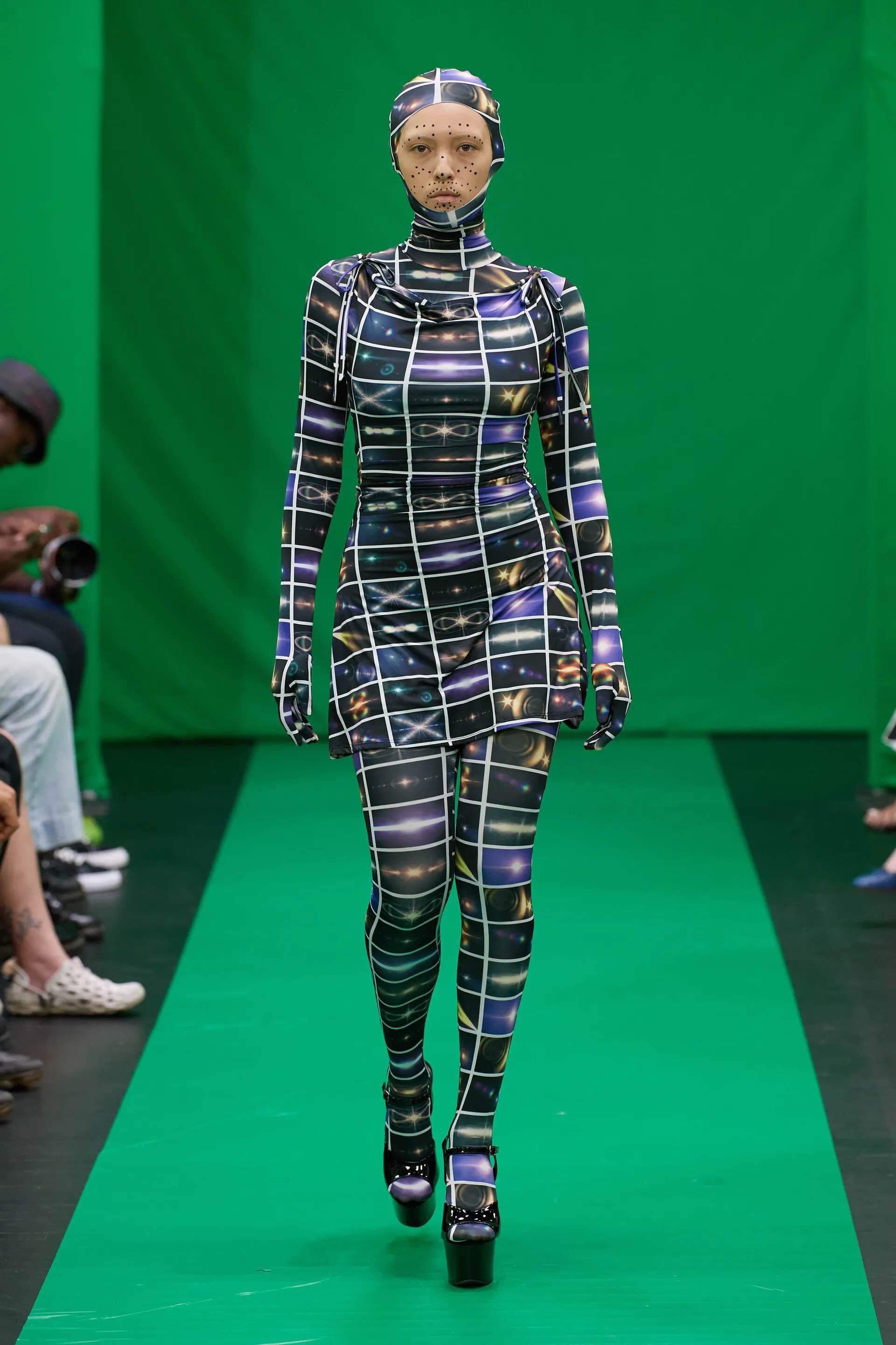 00002-maisie-wilen-spring-2023-ready-to-wear-credit-gorunway.jpeg
