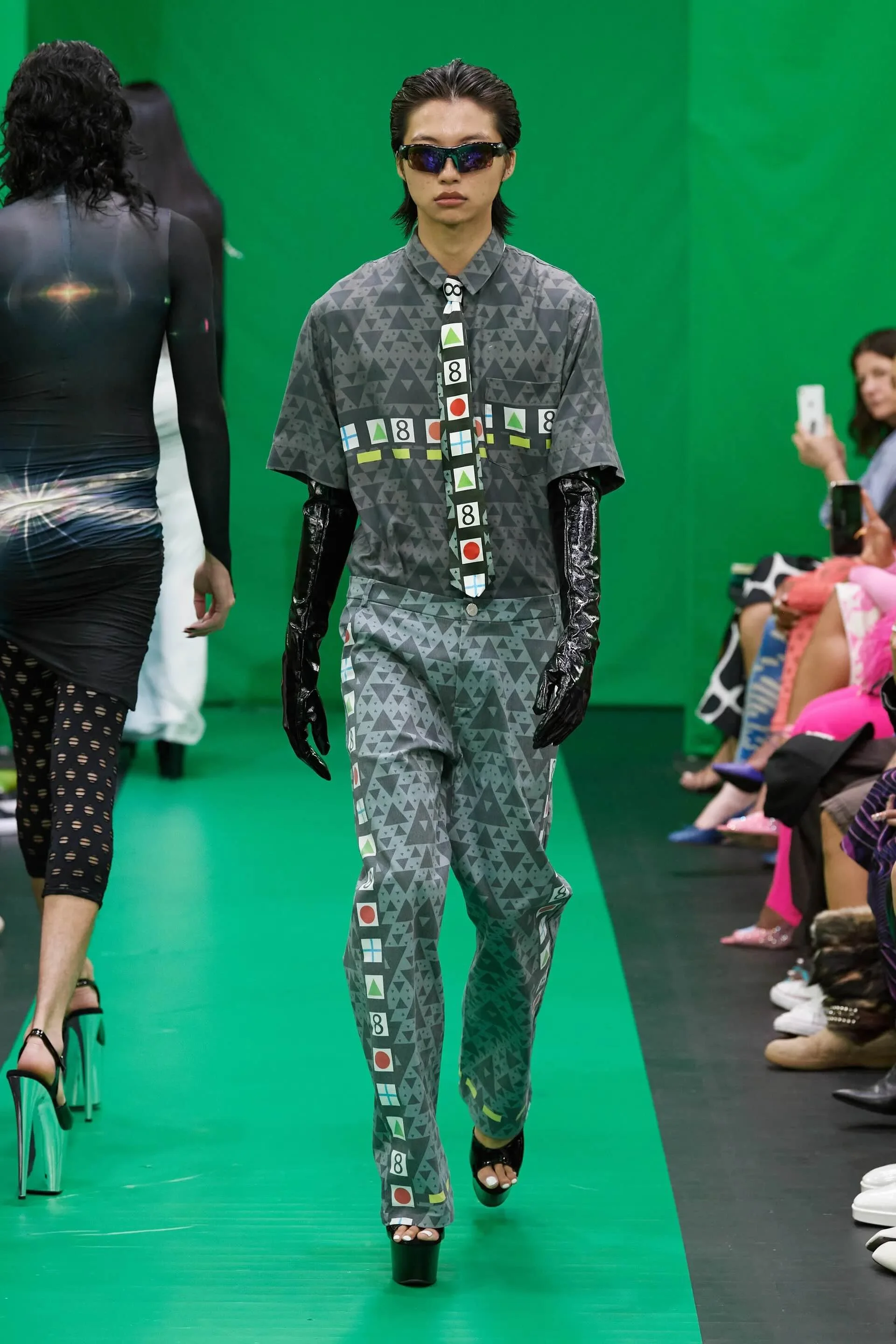 00010-maisie-wilen-spring-2023-ready-to-wear-credit-gorunway.jpeg