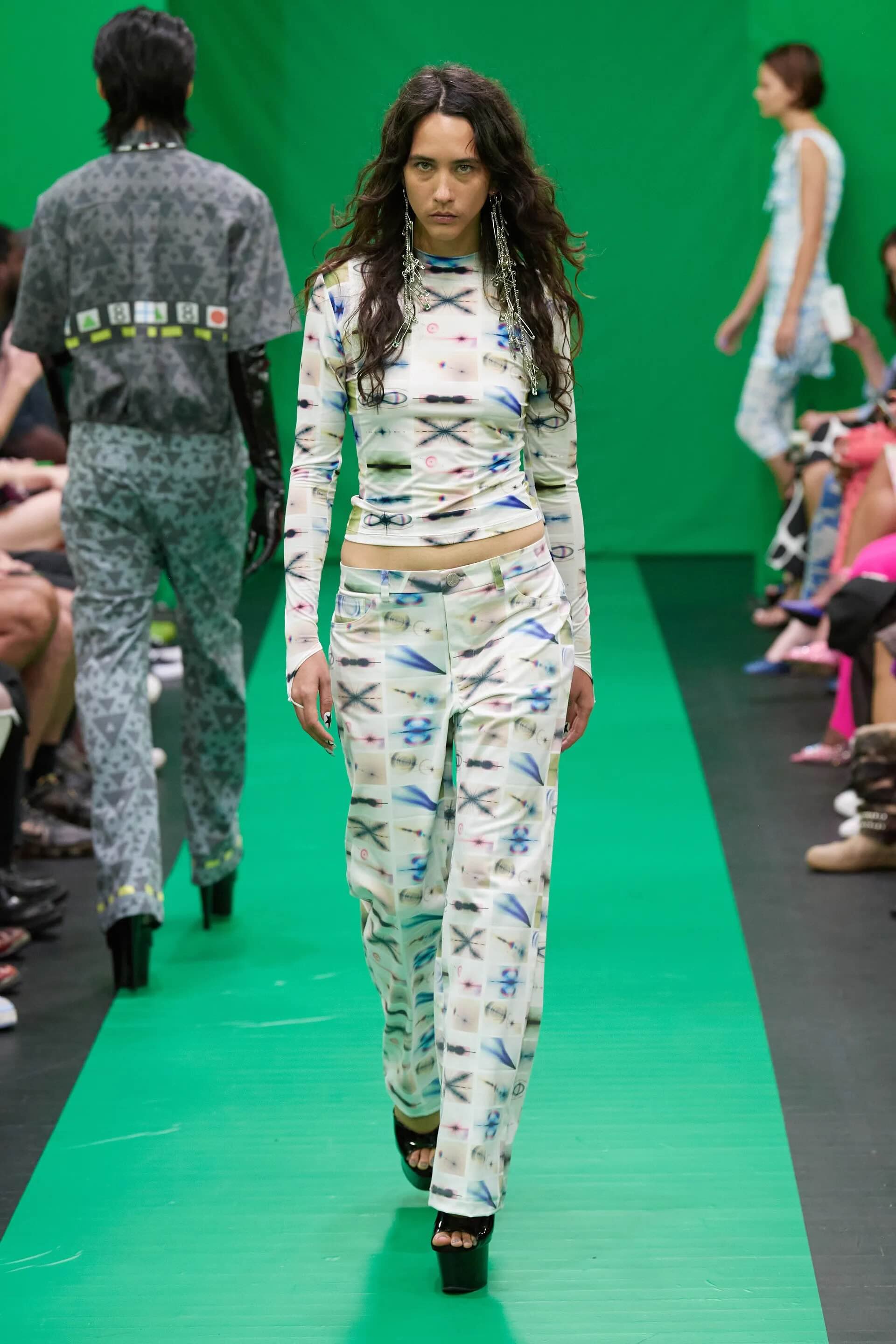 00015-maisie-wilen-spring-2023-ready-to-wear-credit-gorunway.jpeg