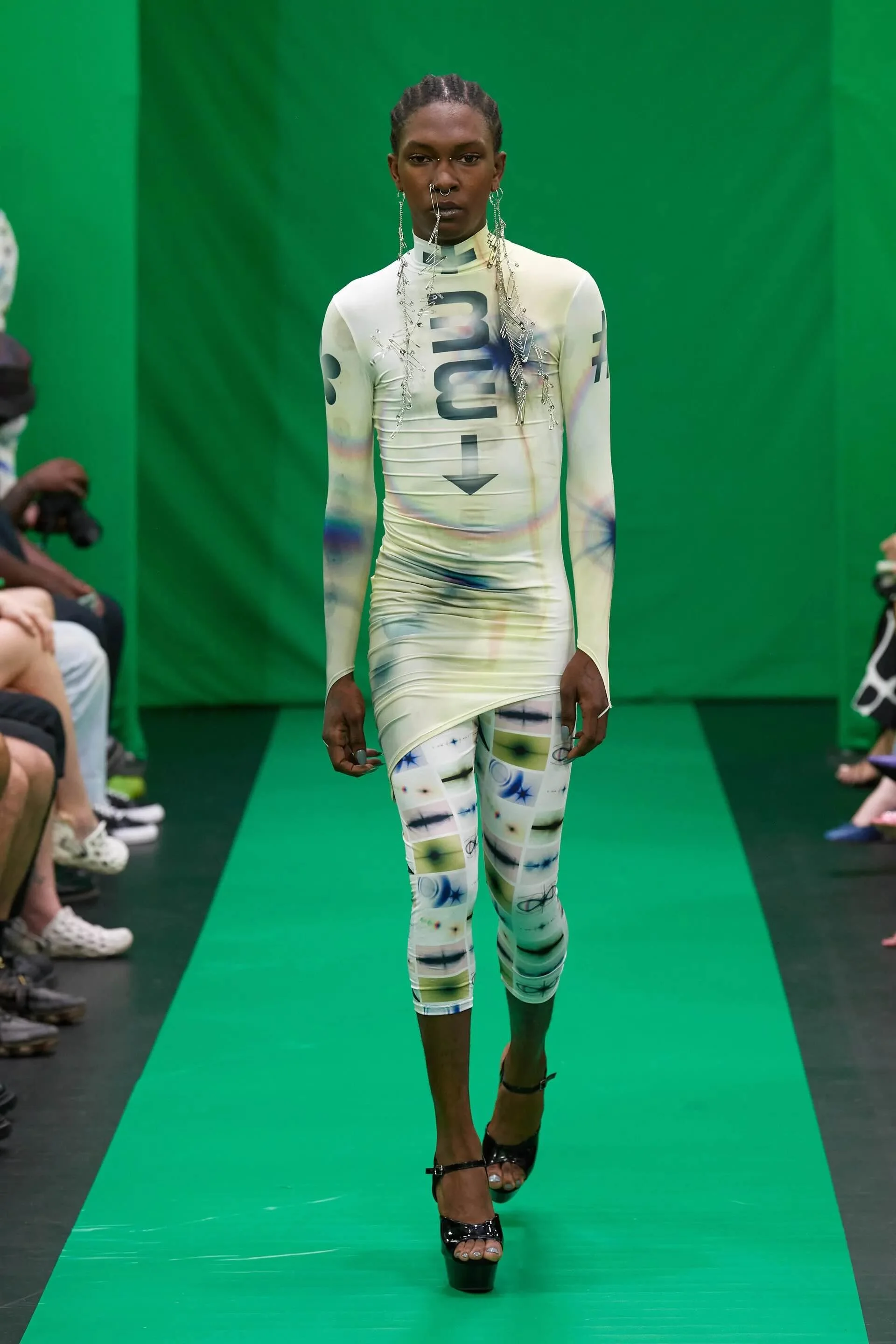 00017-maisie-wilen-spring-2023-ready-to-wear-credit-gorunway.jpeg