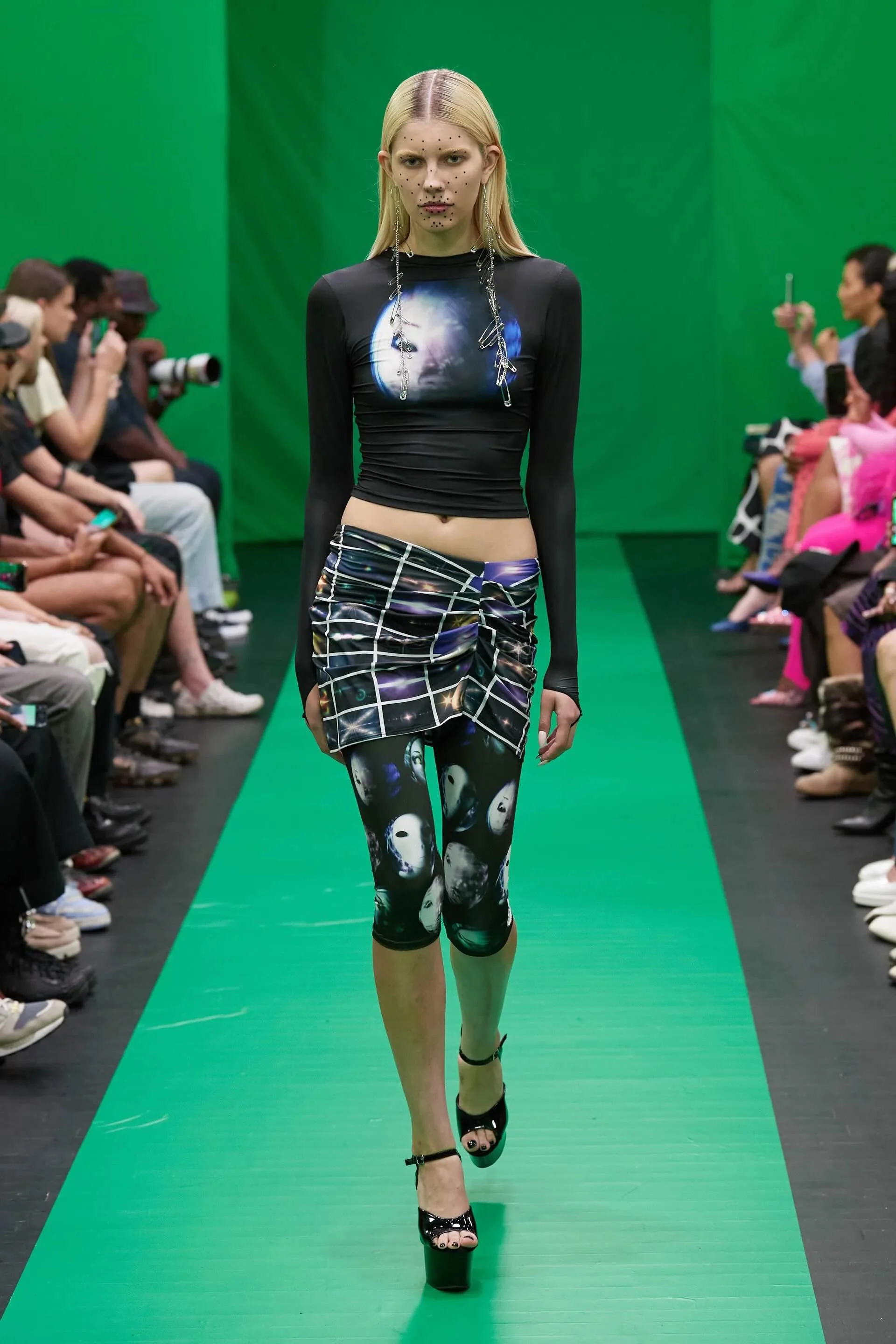 00005-maisie-wilen-spring-2023-ready-to-wear-credit-gorunway.jpeg