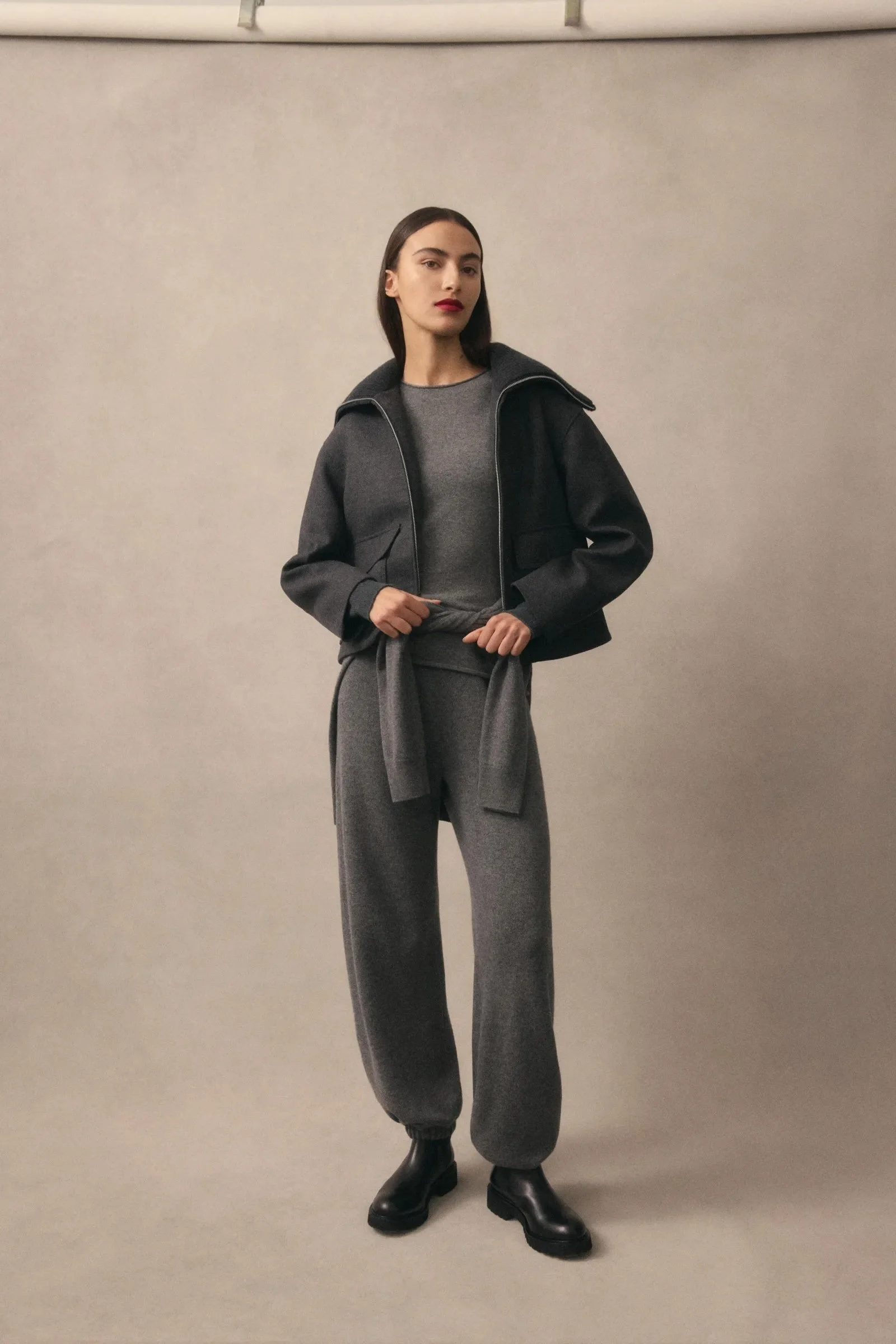 00010-theory-fall-2025-ready-to-wear-credit-brand.jpeg
