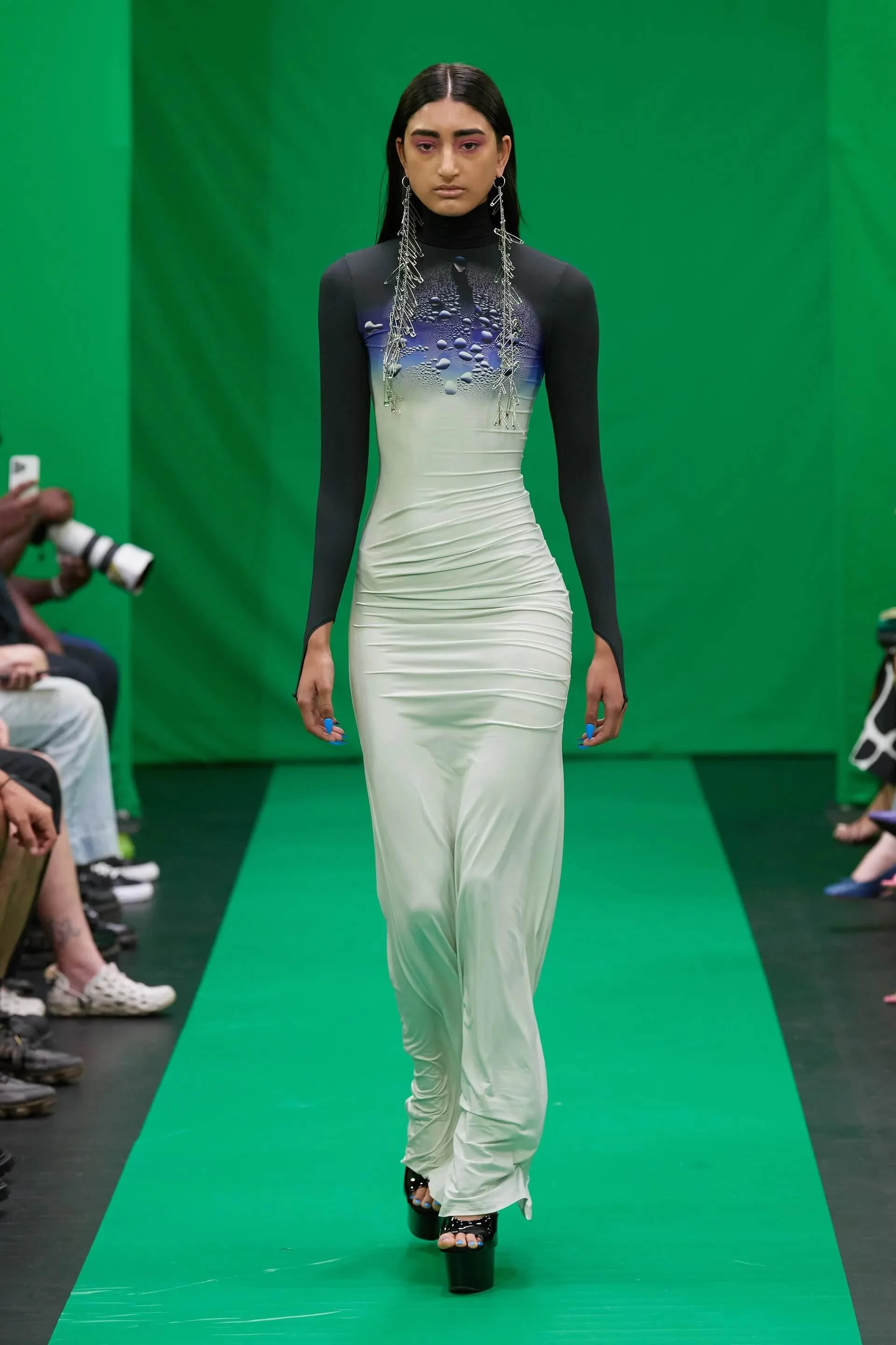 00003-maisie-wilen-spring-2023-ready-to-wear-credit-gorunway.jpeg