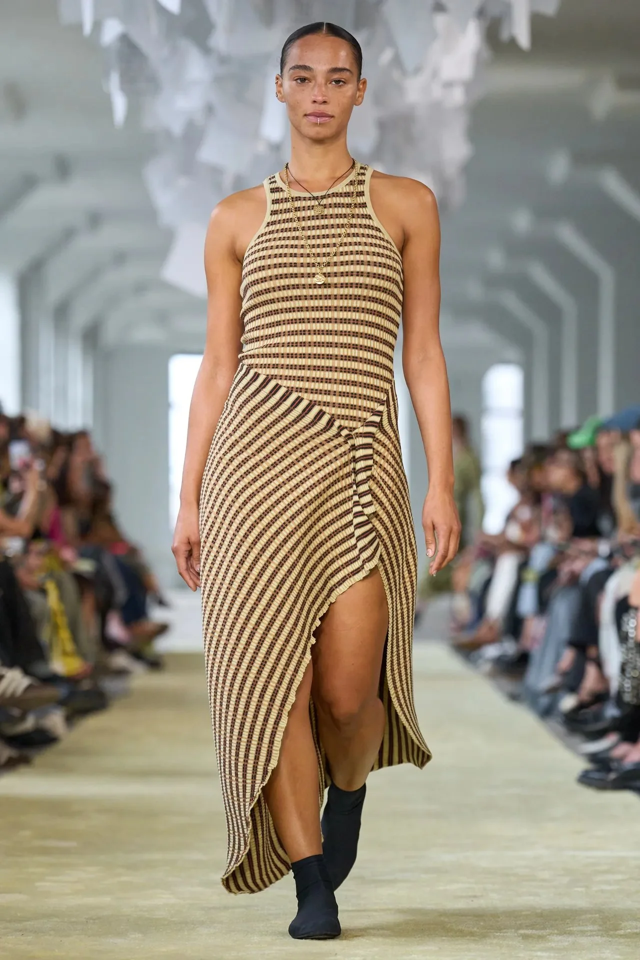 00024-nanushka-spring-2025-ready-to-wear-credit-gorunway.jpg
