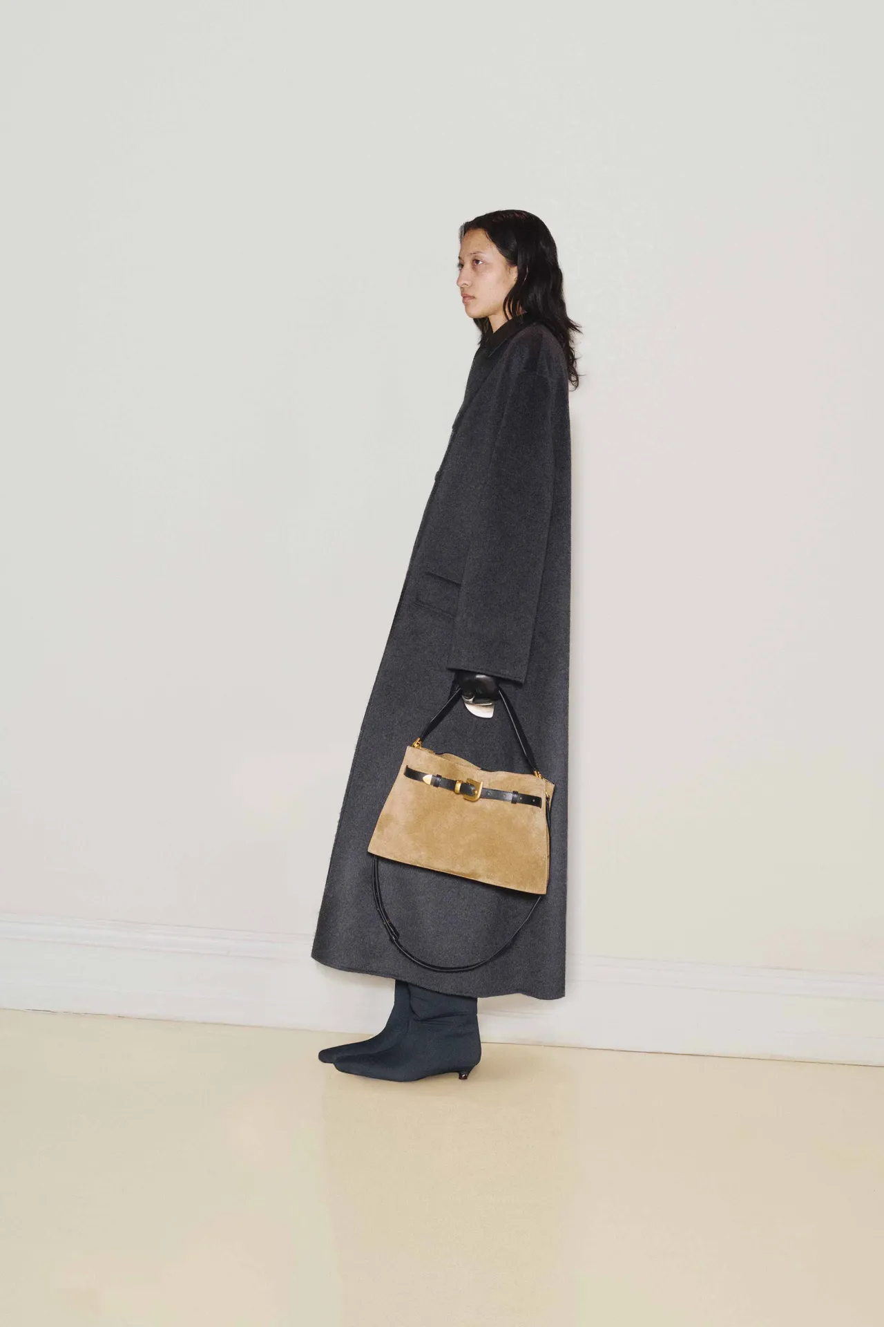 00021-nanushka-fall-2025-ready-to-wear-credit-brand.png