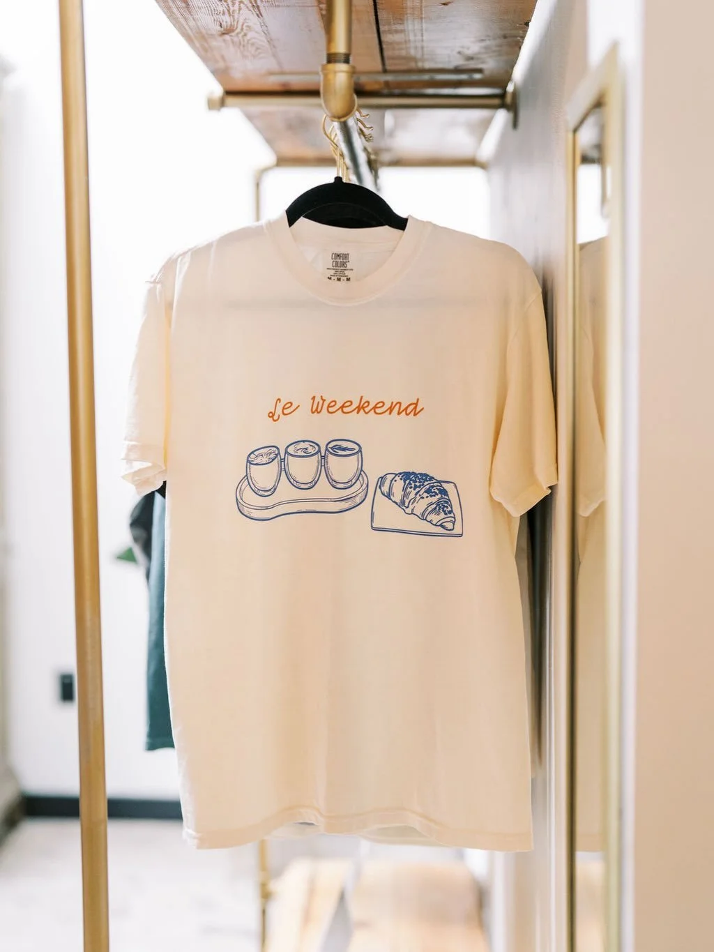 Le Weekend at The Exchange 😍

Nothing quite like a Chocolate Hazelnut Croissant and a Feature Flight! 

Get out Tees in the Mercantile! 
.
.

#theexchangecoffee #coffeeshop #espresso #morethancoffeeandwaffles #weloveyou920