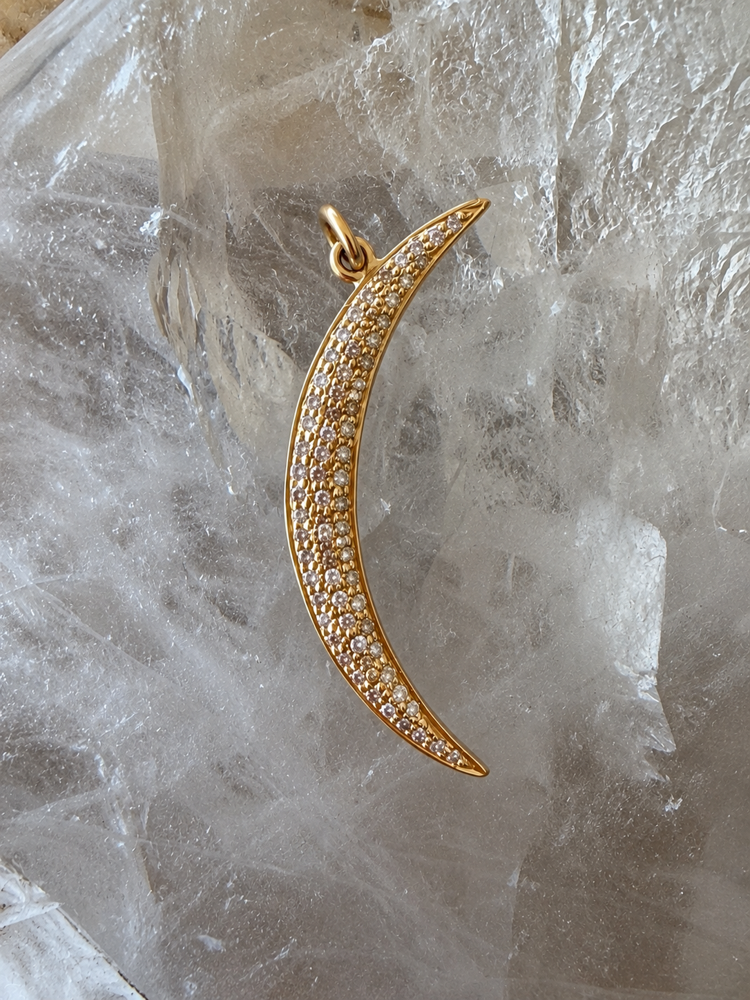 *Moon pendant gold.png