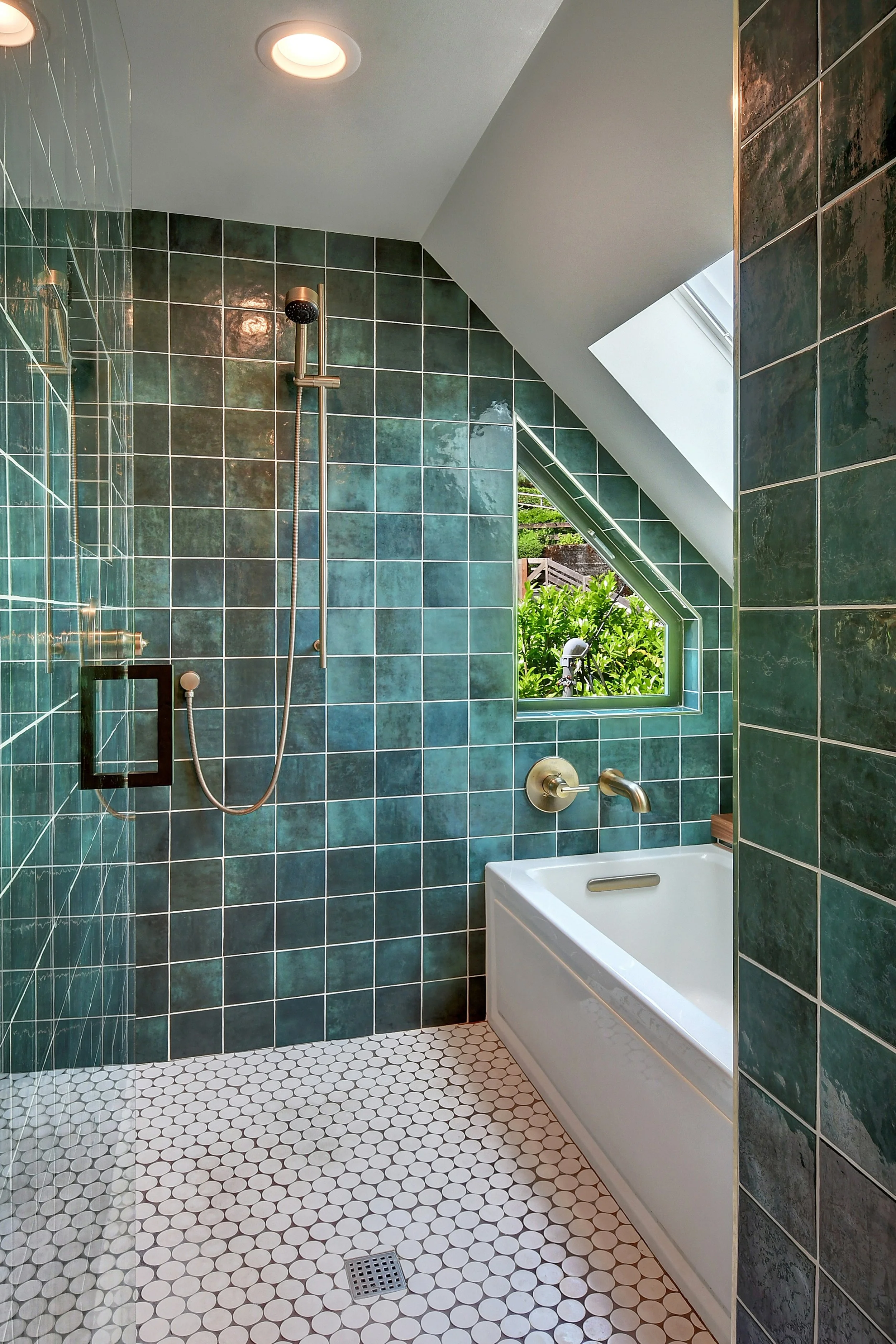 2 Madrona Primary Bath.jpg