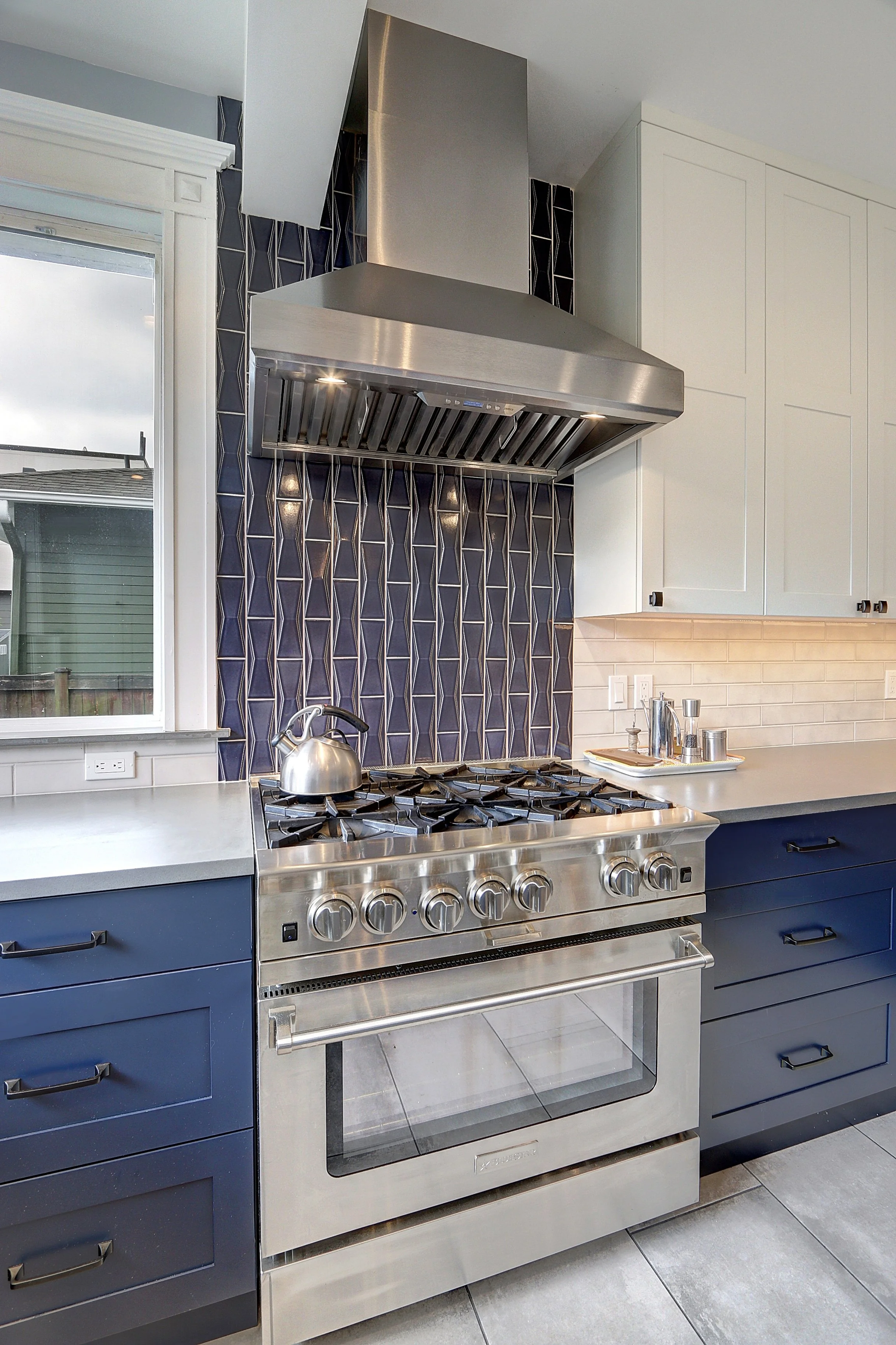 6 CD Kitchen.jpg