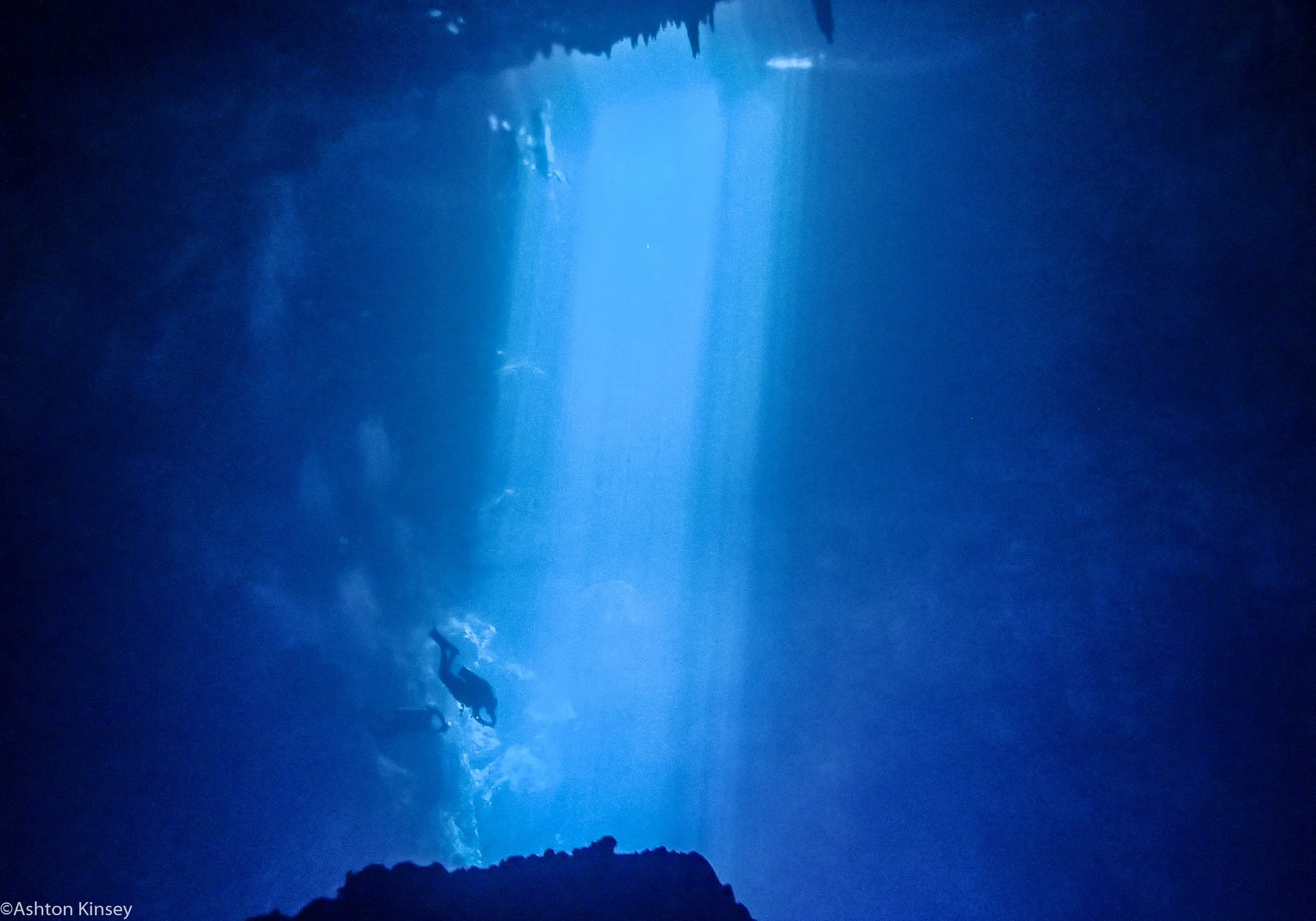 El Pit Divers with light.jpg