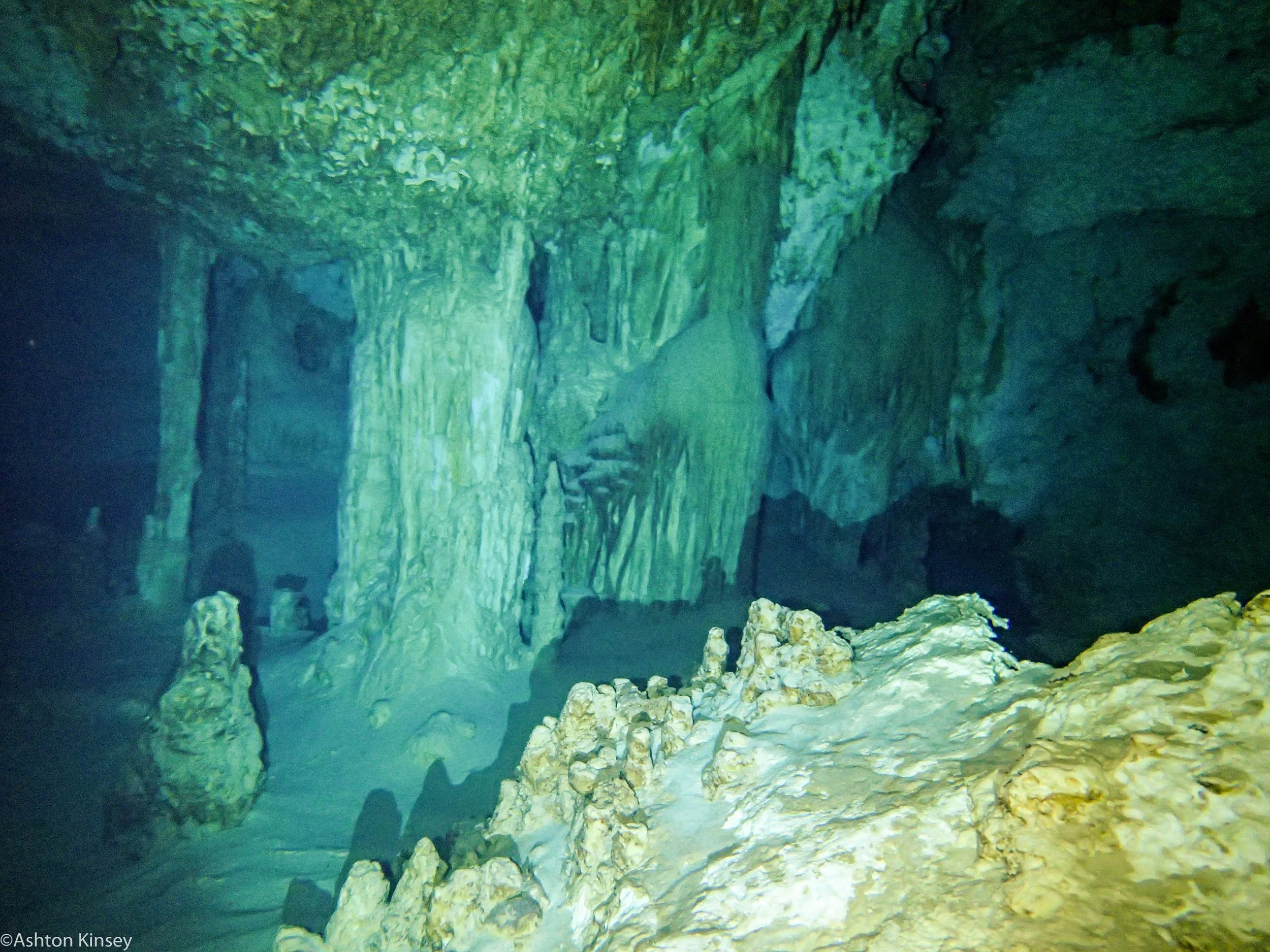 Dos Ojos cave.jpg