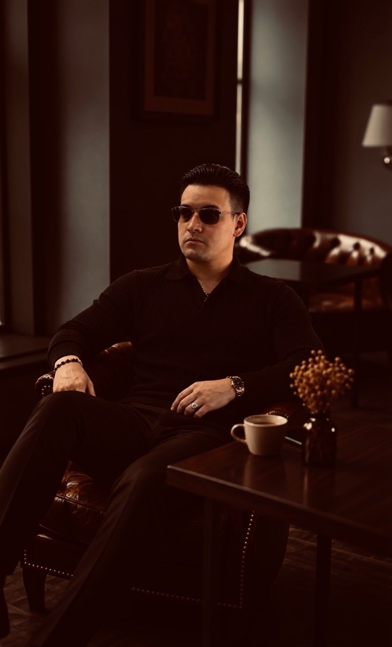 Fabian, founder of Kingsman Bride, in a refined portrait reflecting the brand’s craftsmanship and personal service