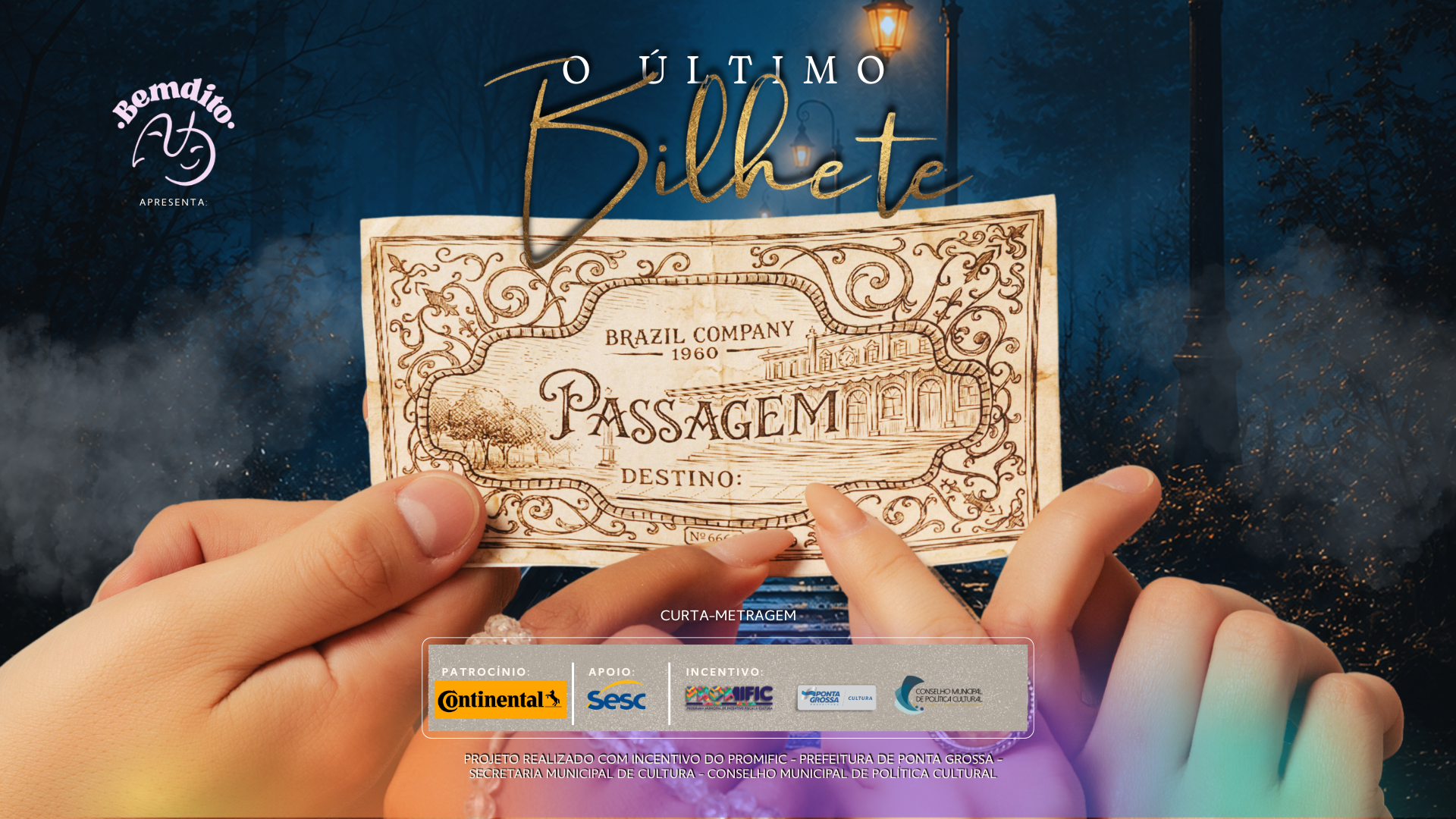 Imagem de uma mão segurando um bilhete antigo de passagem de transporte em um cenário noturno com luzes de lampiões e árvores ao fundo. Texto na imagem indica que é uma campanha cultural patrocinada por várias entidades brasileiras.