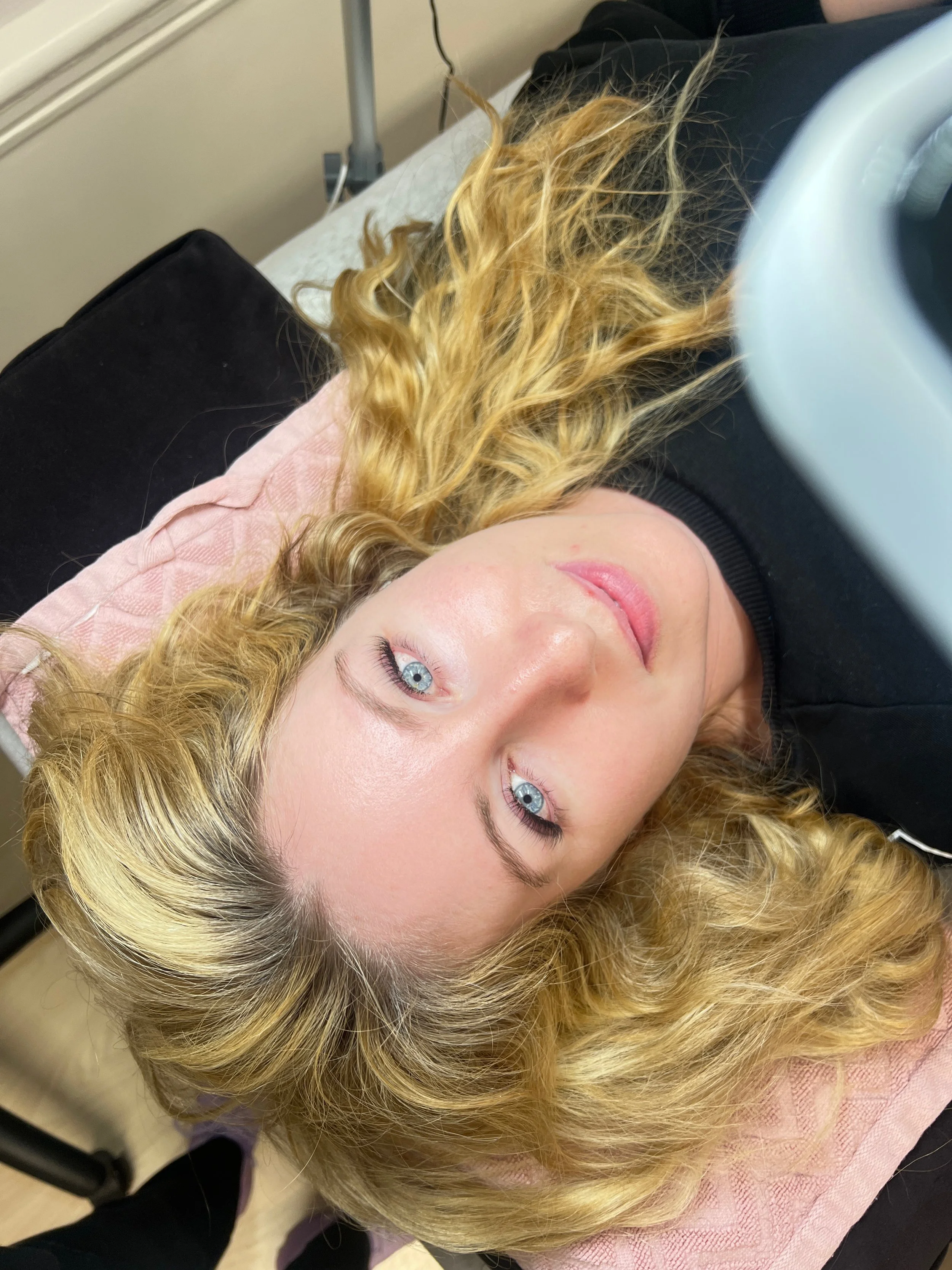 Hybrid Eyelash Extensions