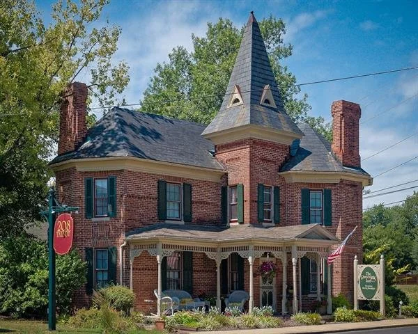 Parsonage_Inn.jpg