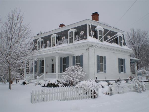 snowy_victoriana_inn.jpg