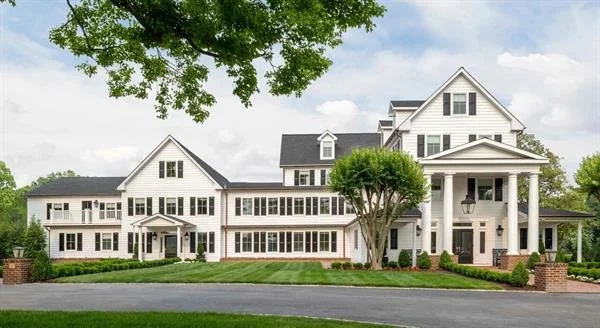 the-oaks-inn-exterior-2920x1600.jpg