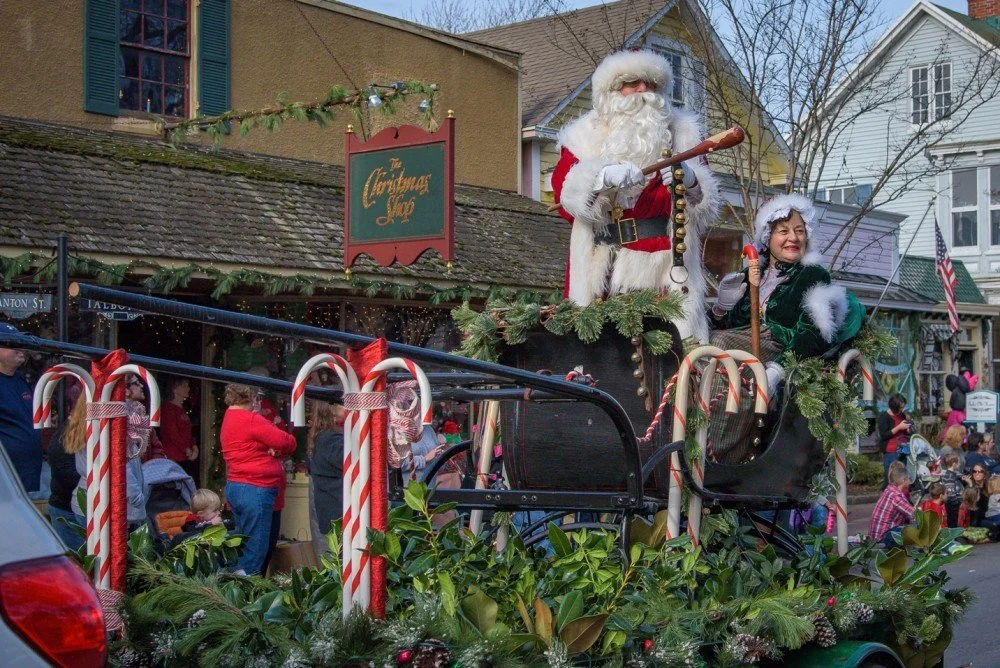 CISM_Parade_Santa_CourtesyWilliamWillhelm.jpg