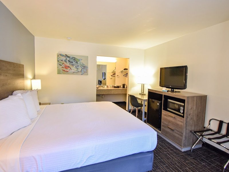 stmichaels-inn-location-rooms-king-ada-accessible.jpg