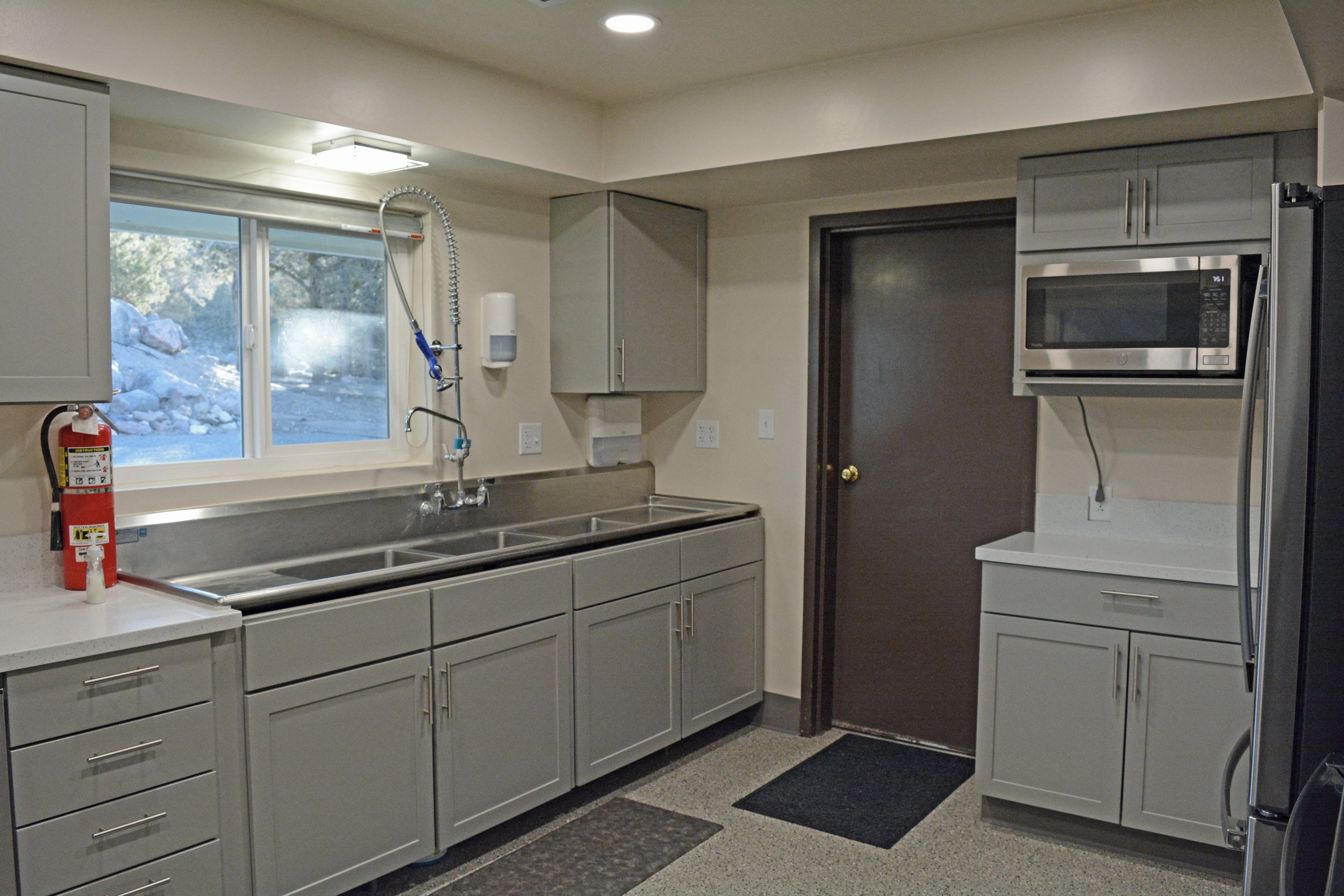 Kitchen 2.jpg