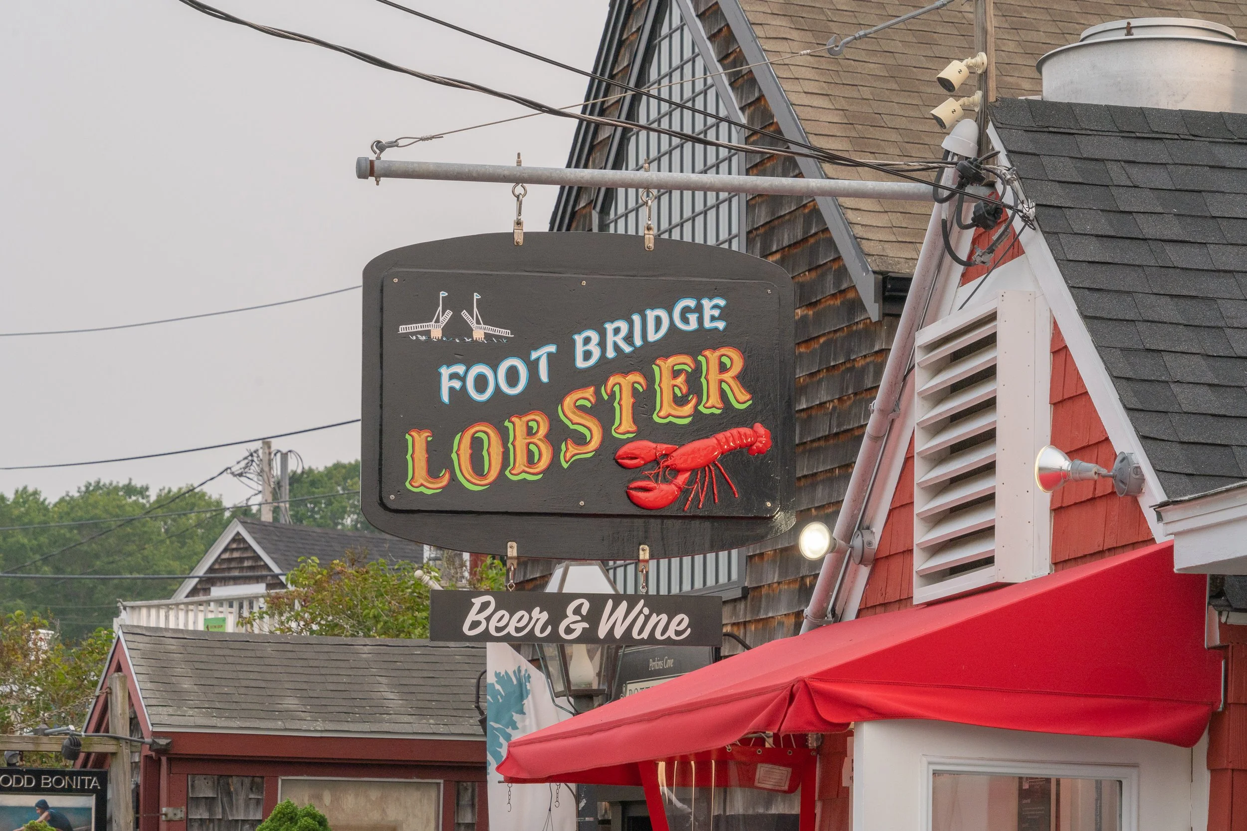 Sign for the Footbridge Lobster restaurant in Perkins Cove