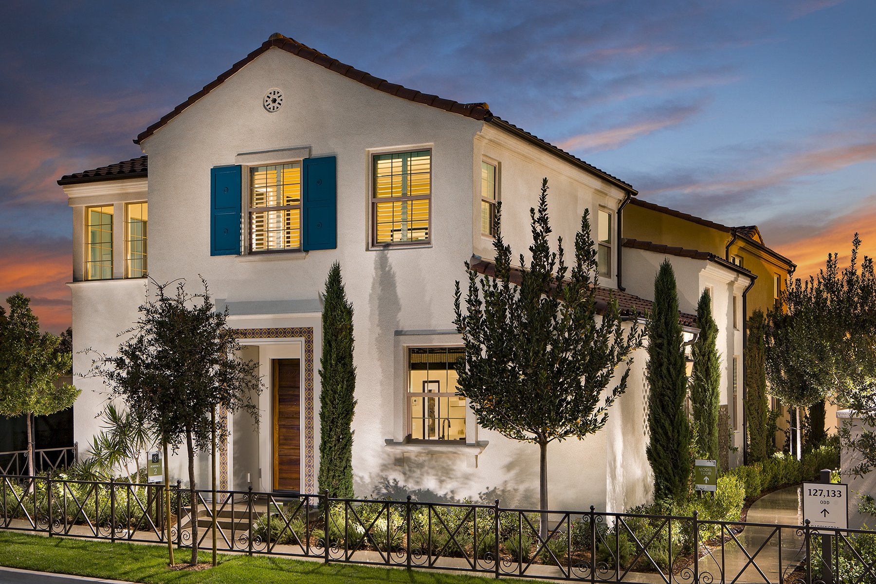 4_PL2_Front_TrellisCourt-CaliforniaPacificHomes_EricFiggePhotos.jpg