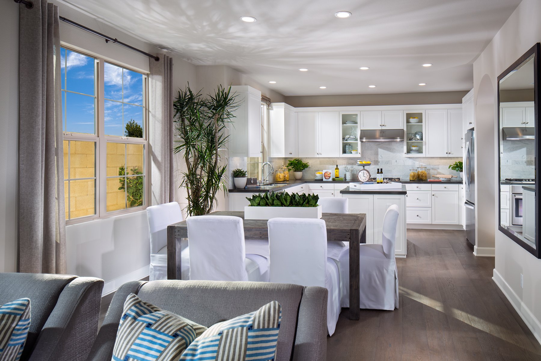 7_PL3_Kitchen_TrellisCourt-CaliforniaPacificHomes_EricFiggePhotos.jpg