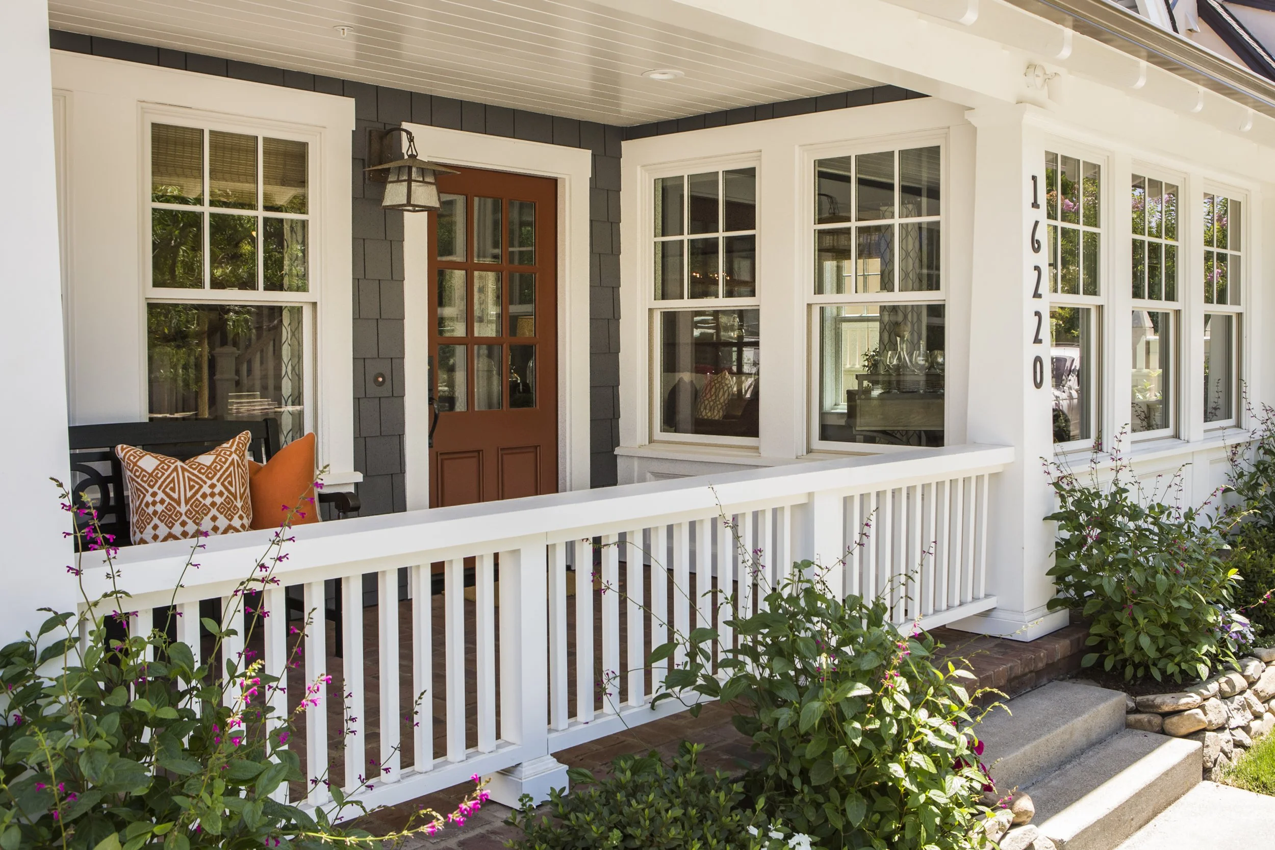 2_LaurelMews_FrontYard_0021.jpg
