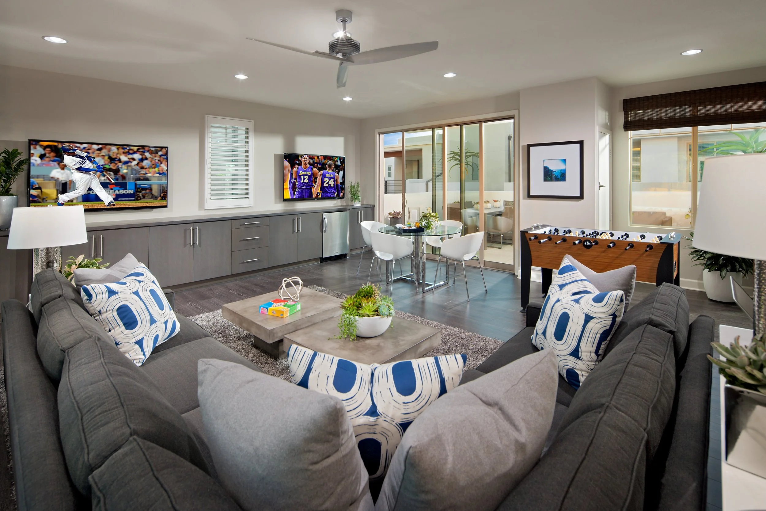 5_FamilyRm_TheTerraces@360_WilliamLyonHomes_EricFiggePhotos.jpg