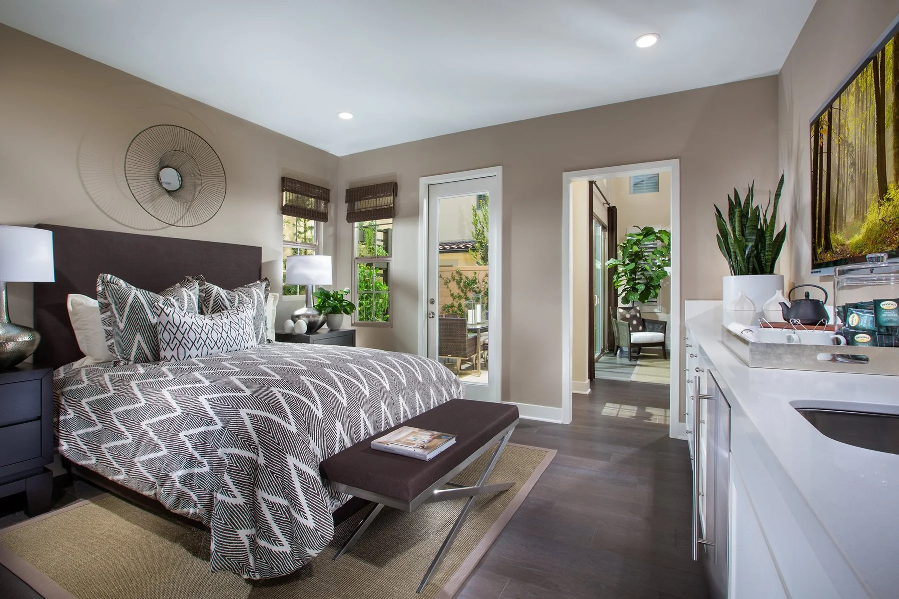 8_PL2_Guest_Suite_TrellisCourt-CaliforniaPacificHomes_EricFiggePhotos.jpg
