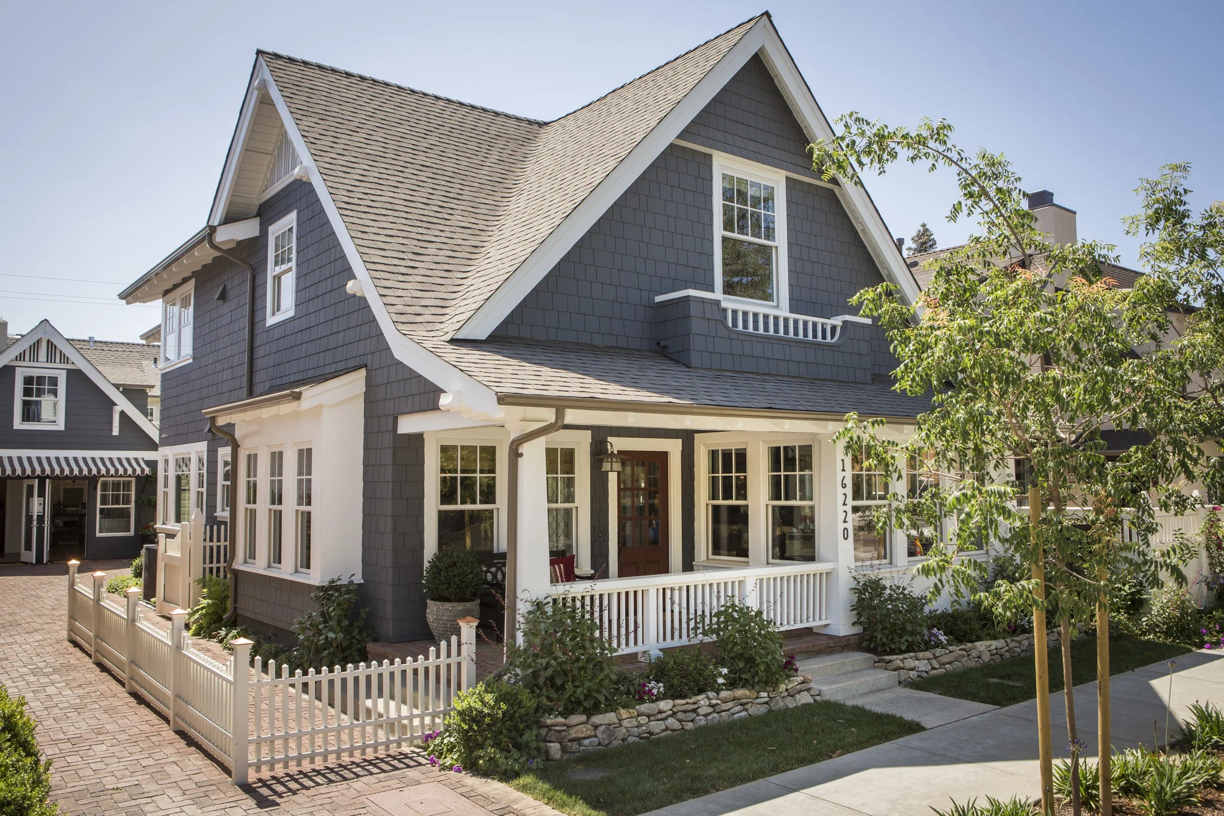 1_LaurelMews_FrontYard_0004.jpg