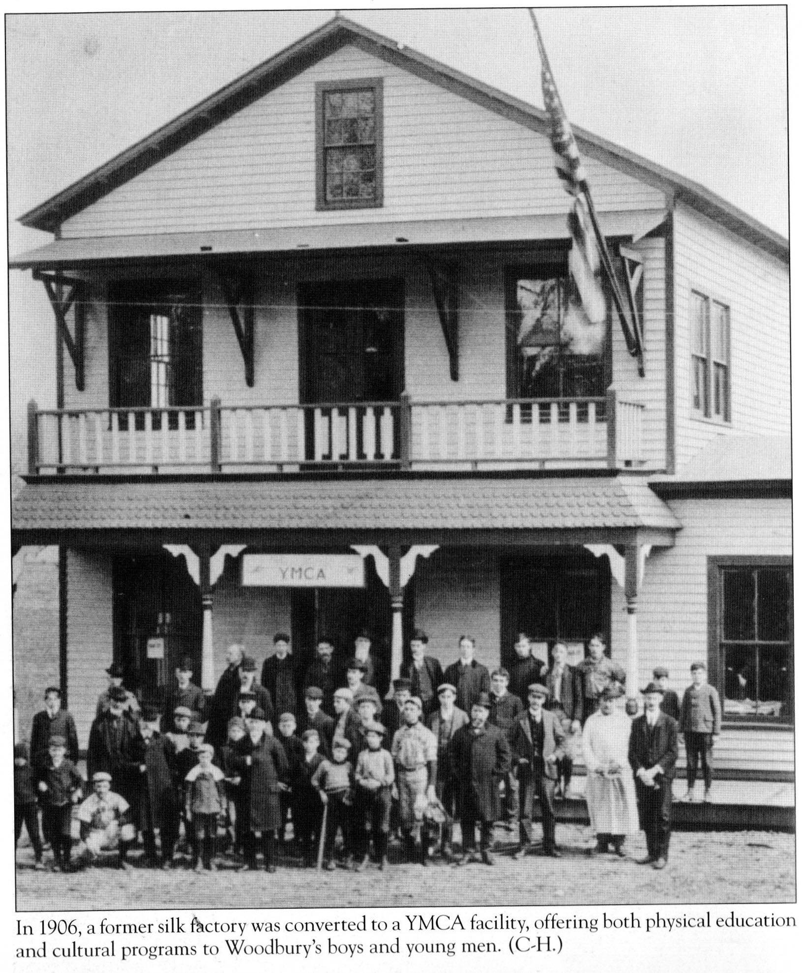 Historic photo from 1906 of what is now Villa Vintiques’ building, shown when it was a YMCA (Young Men’s Christian Association) with boys and men posing out front.