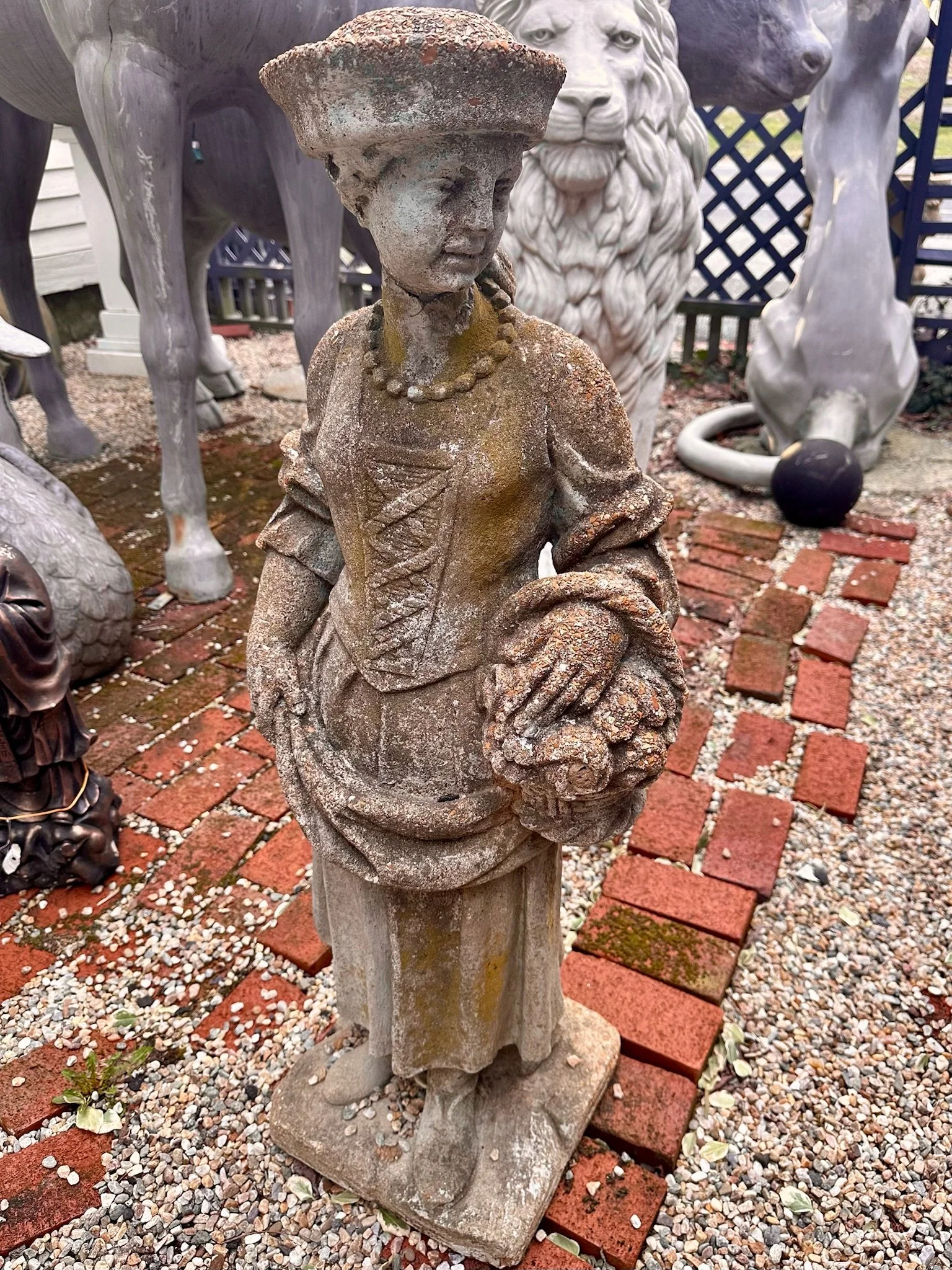 Stone statuary for sale in the outdoor courtyard between buildings at Villa Vintiques.