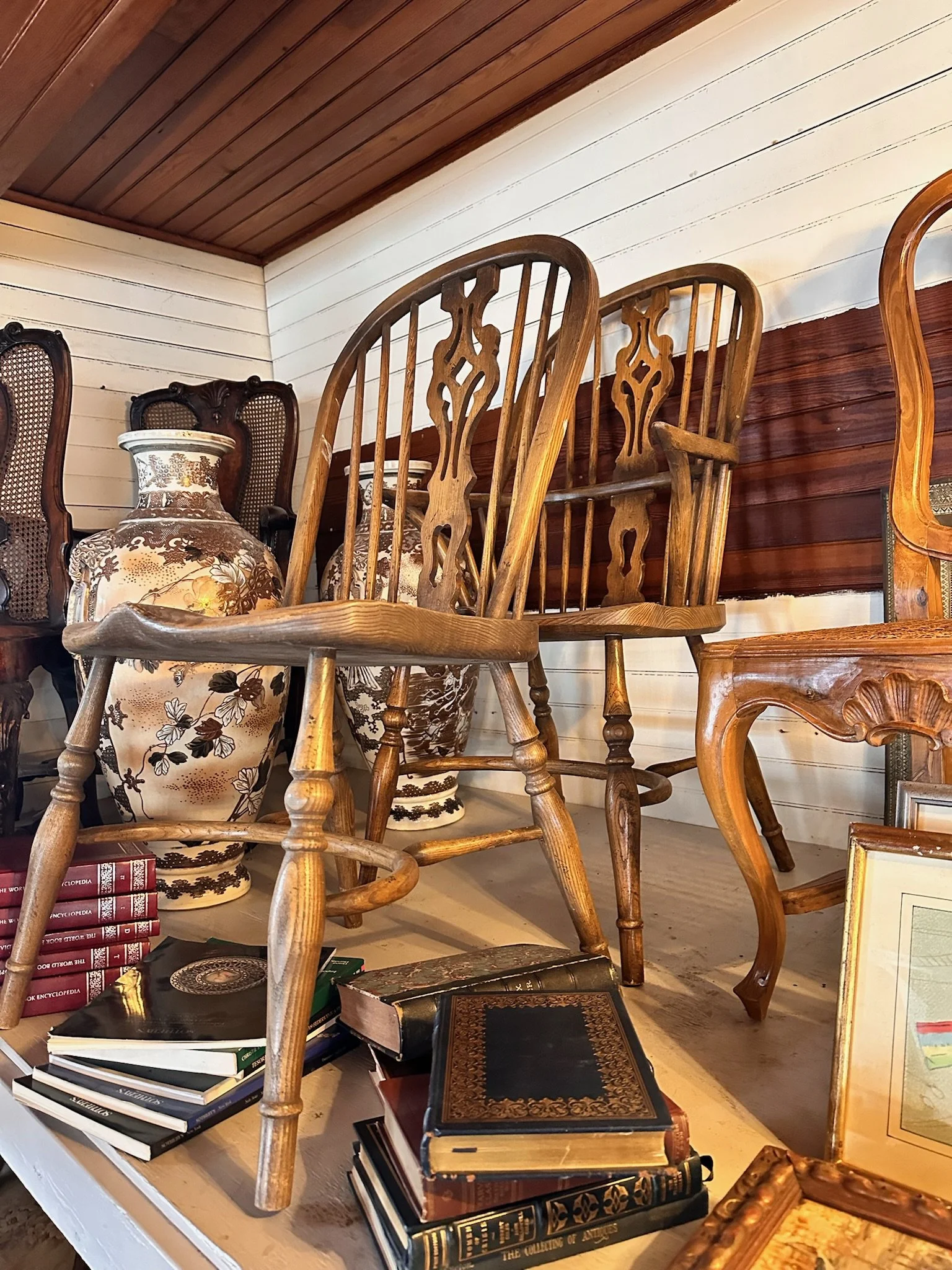 Antique Windsor chairs for sale at Villa Vintiques.