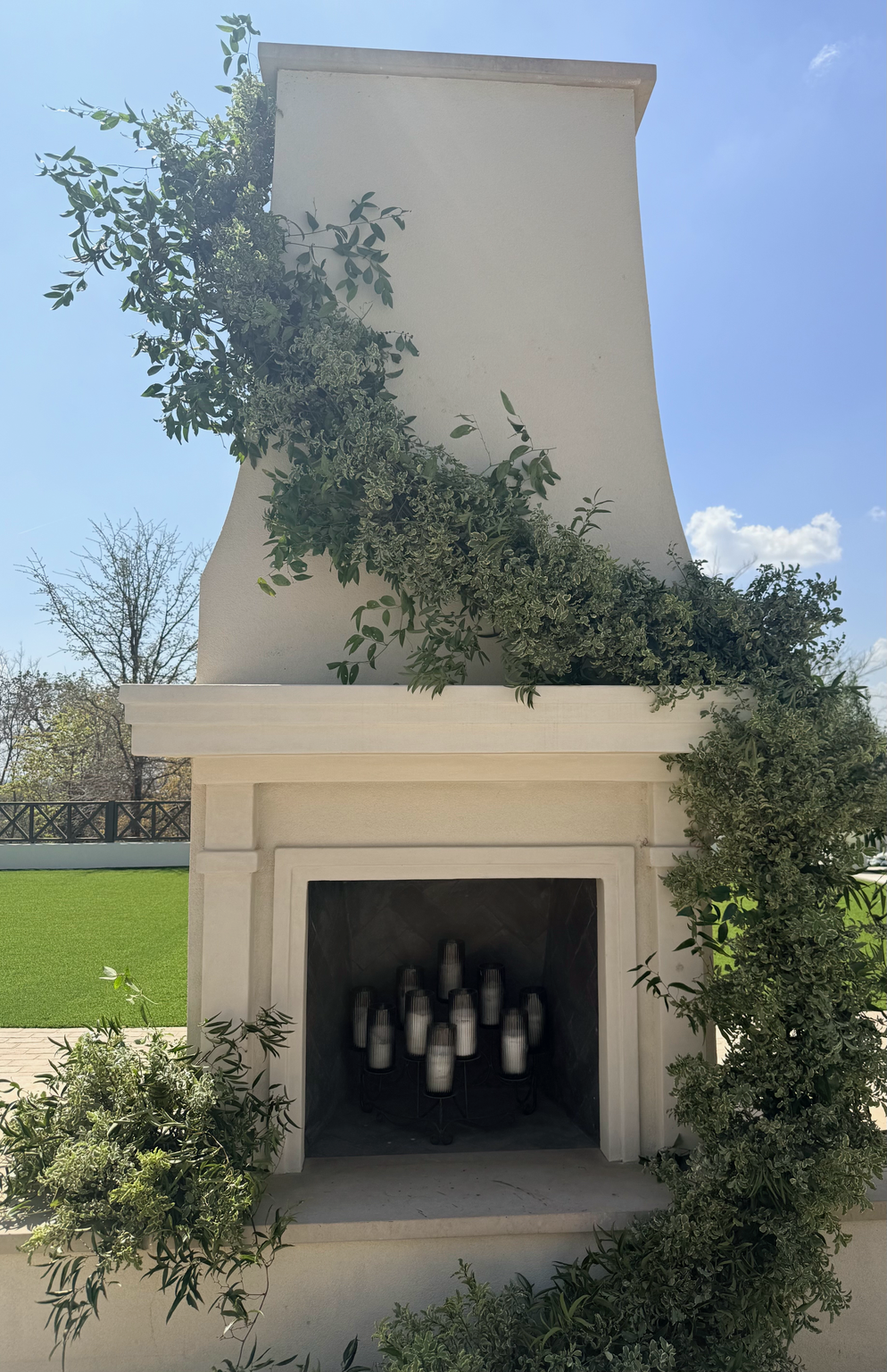 outdoor ceremony focal piece.png