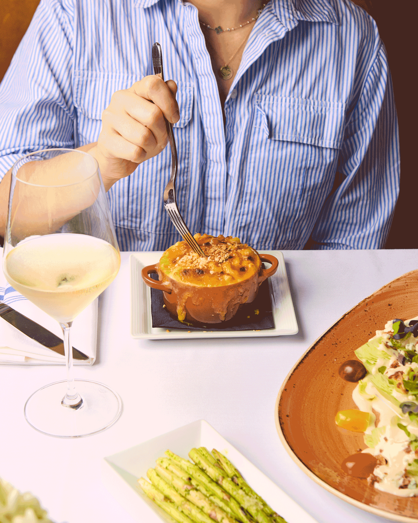 101Club_FoodPhotography_EmCatalina_MacCheesePull.gif