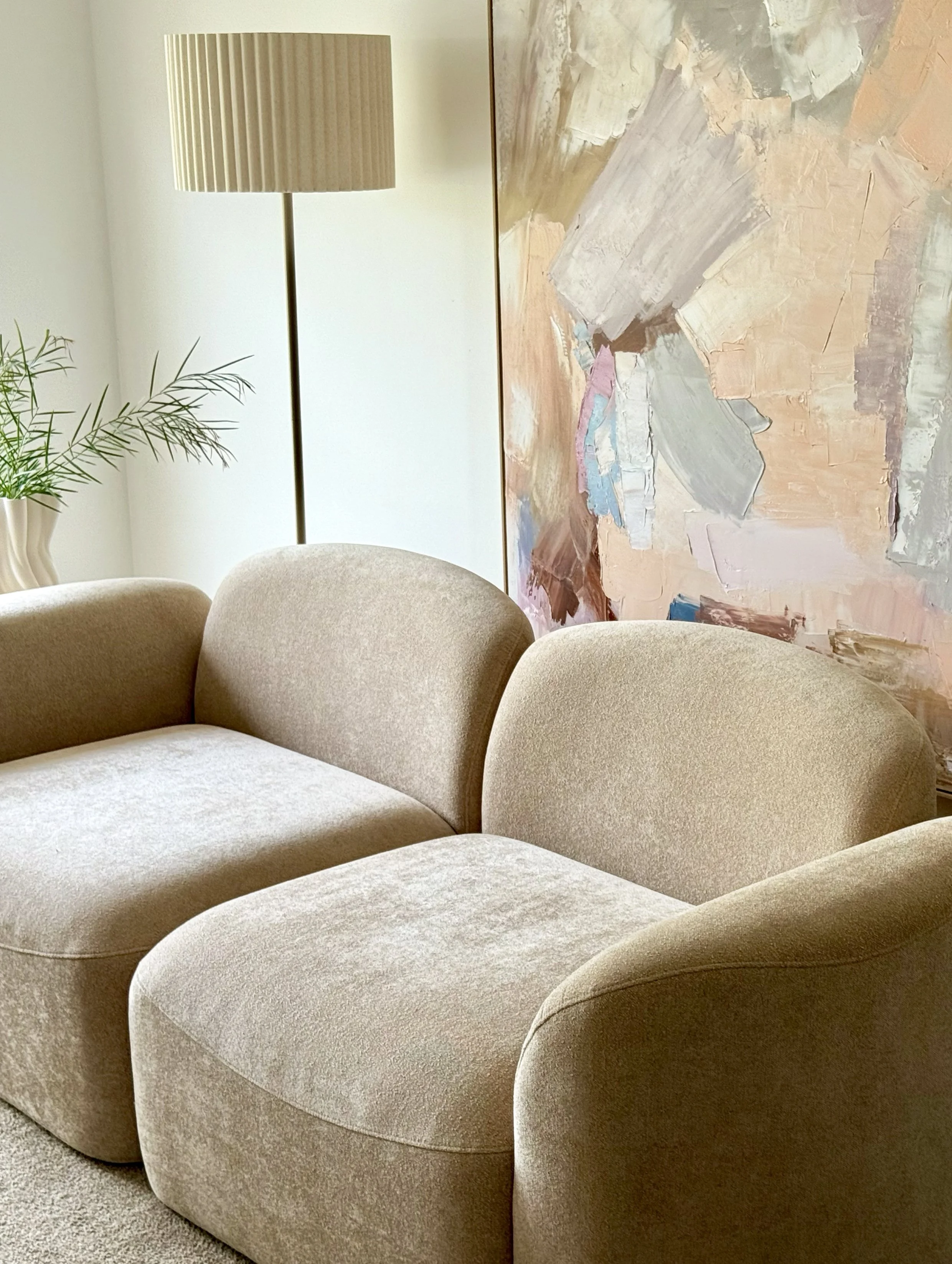 curved lounge.jpg