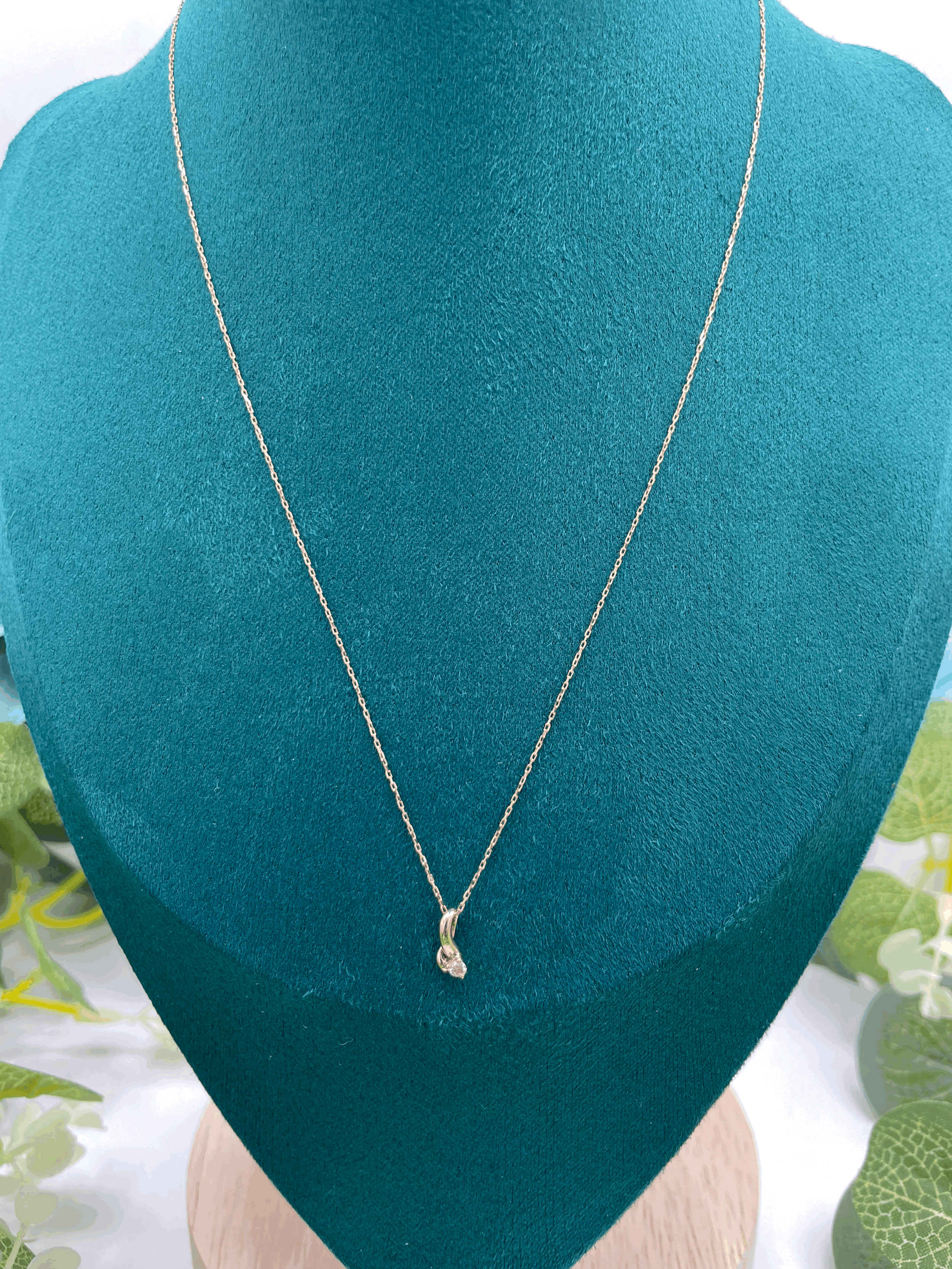 Diamond Infinity Pendant in 18k Gold