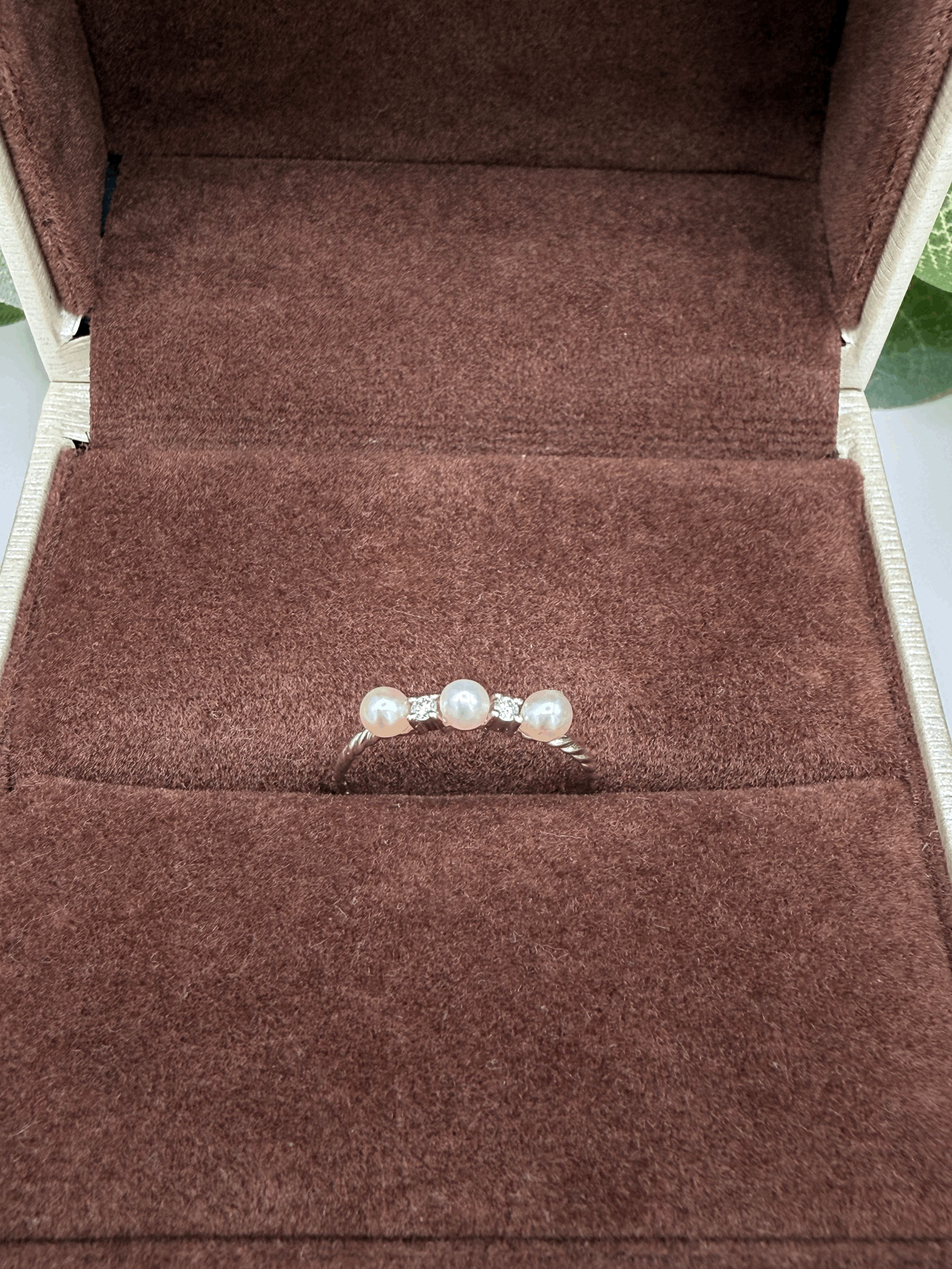 18k White Gold Pearl and Diamond Ring